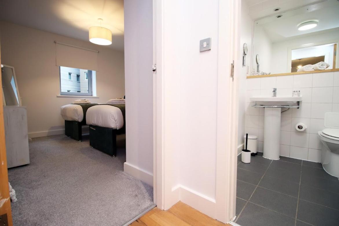 Bright 1bedroom Apartment, Location With Balcony *