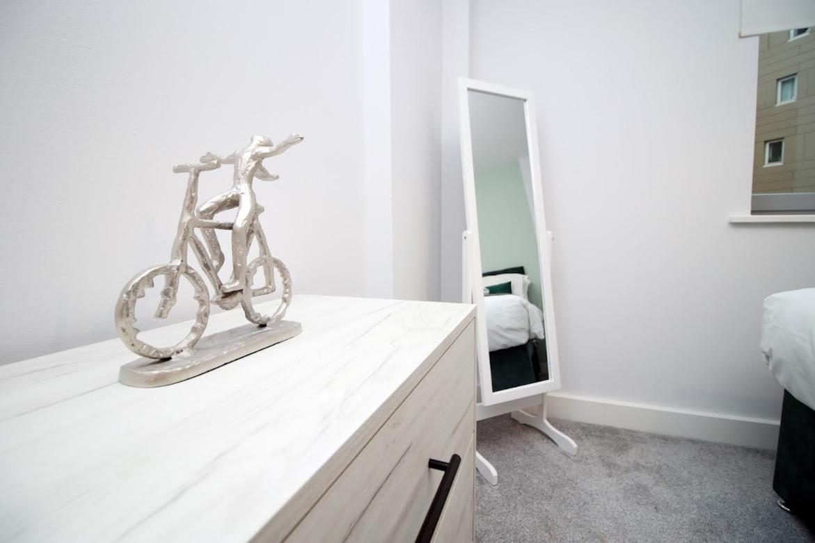 Apartment Bright 1bedroom Apartment, Location With Balcony *