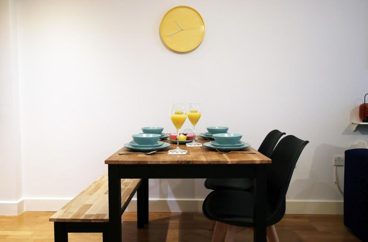 Bright 1bedroom Apartment, Location With Balcony *