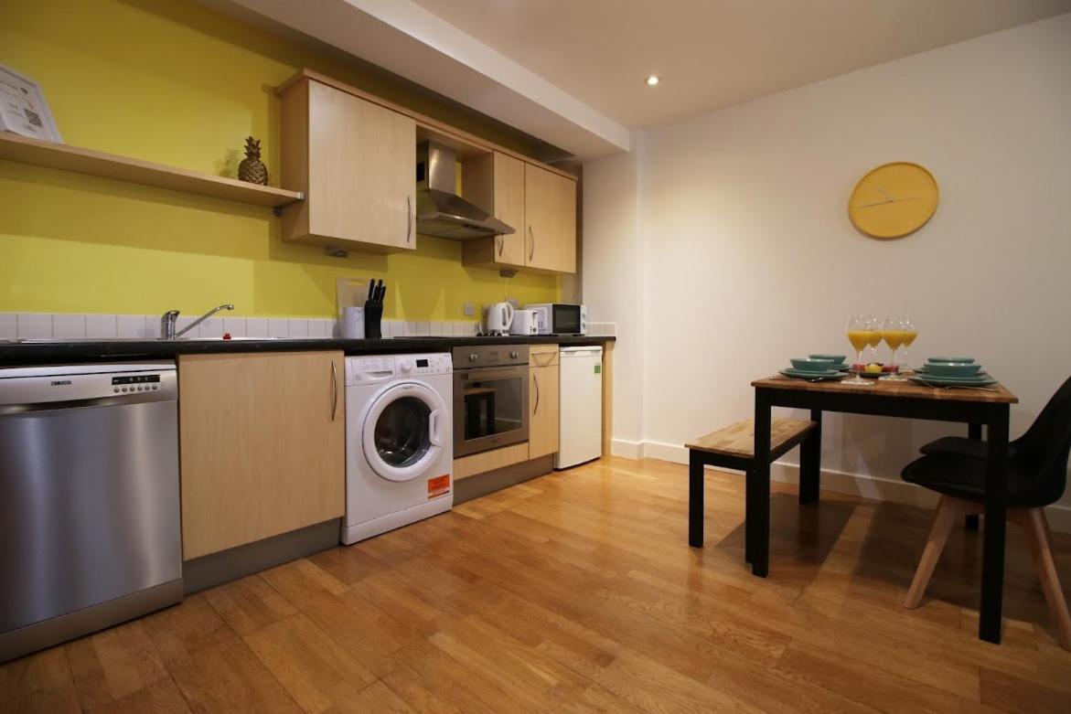 Apartment Bright 1bedroom Apartment, Location With Balcony