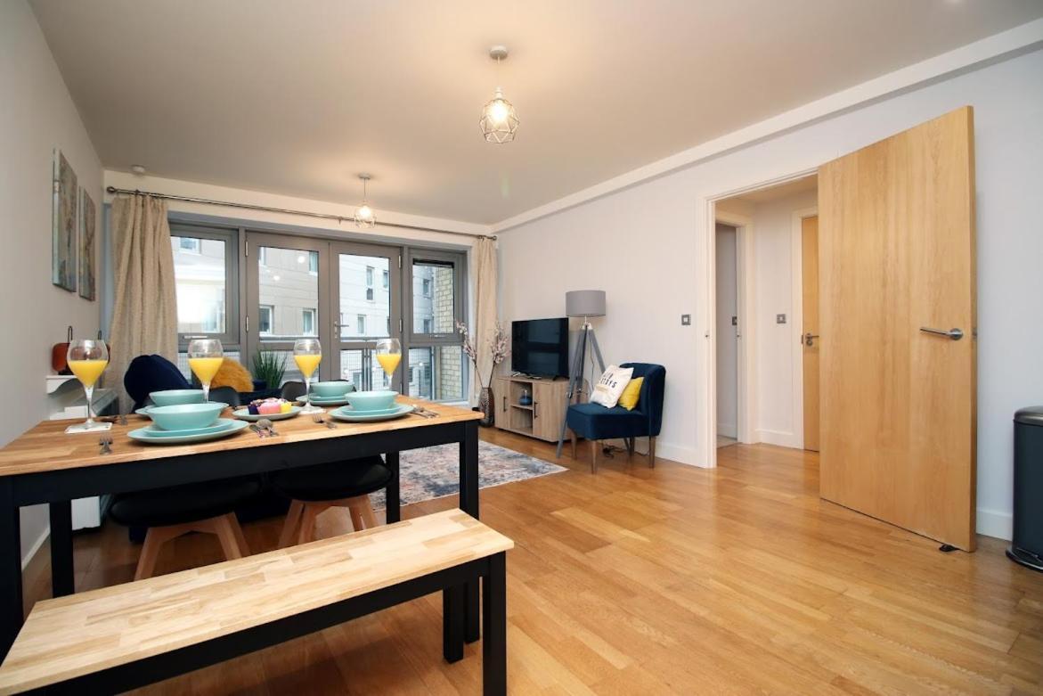 Apartment Bright 1bedroom Apartment, Location With Balcony *