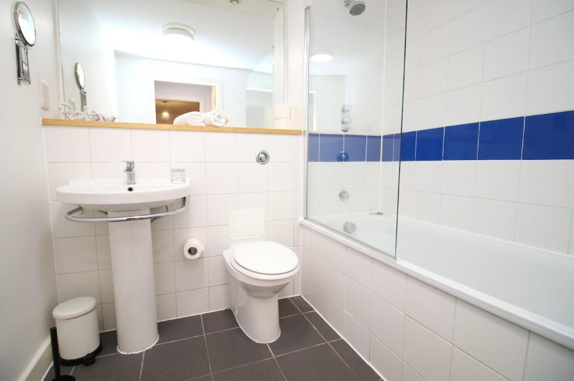 Bright 1bedroom Apartment, Location With Balcony