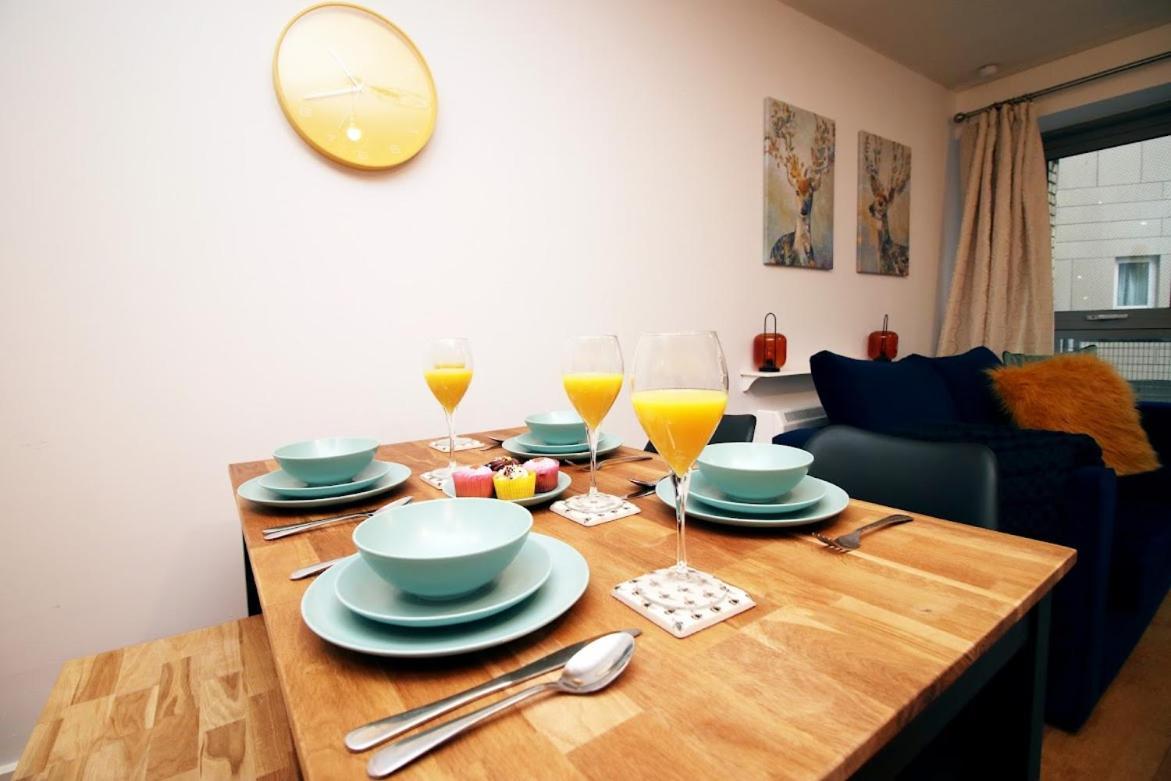 Bright 1bedroom Apartment, Location With Balcony Bristol