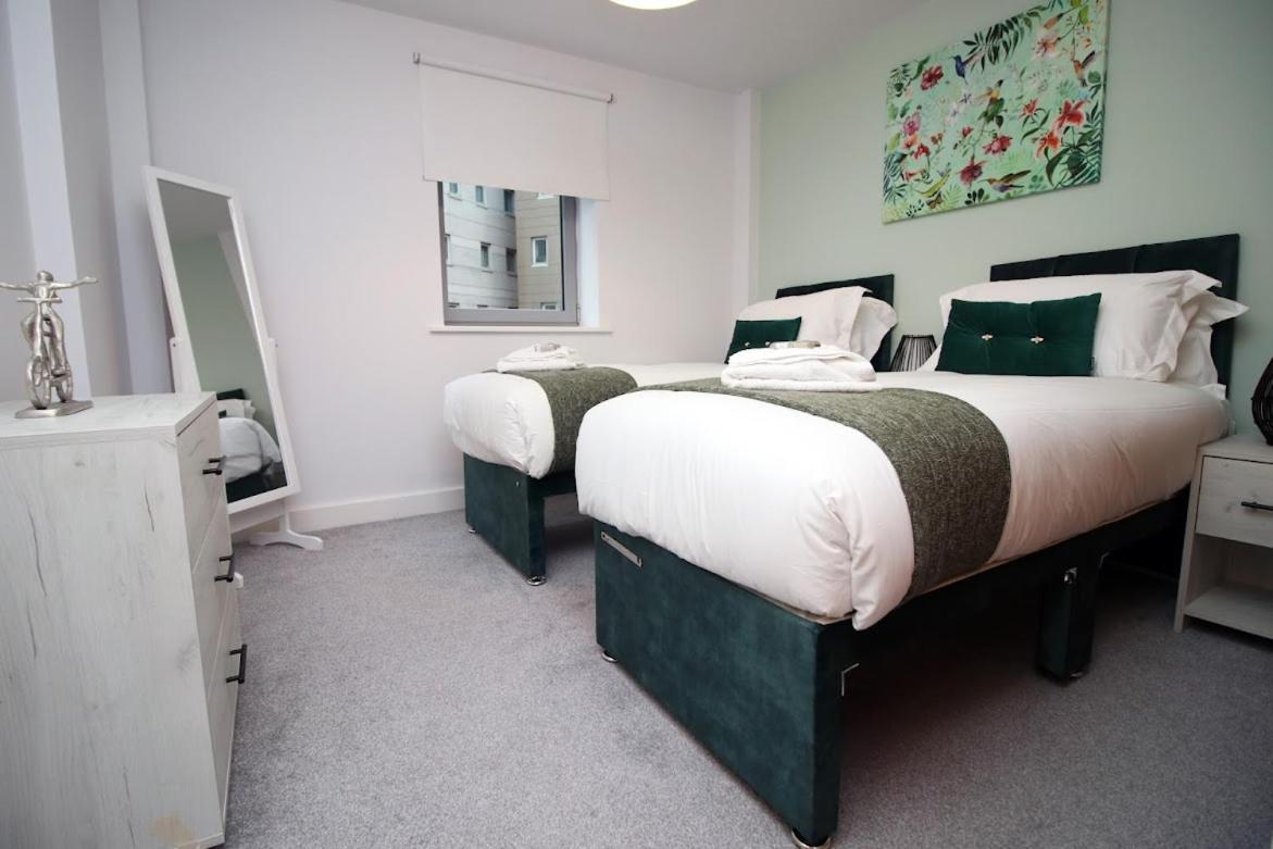 Apartment Bright 1bedroom Apartment, Location With Balcony Bristol