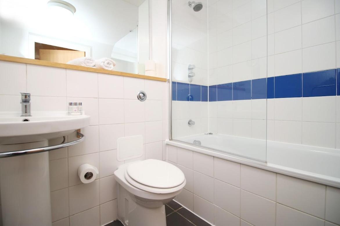 Apartment Bright 1bedroom Apartment, Location With Balcony *