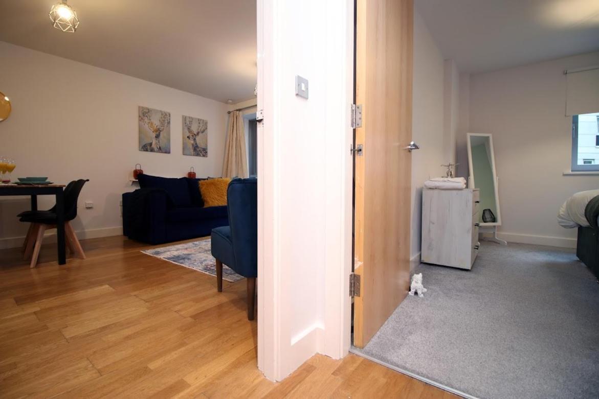 Bright 1bedroom Apartment, Location With Balcony Apartment *