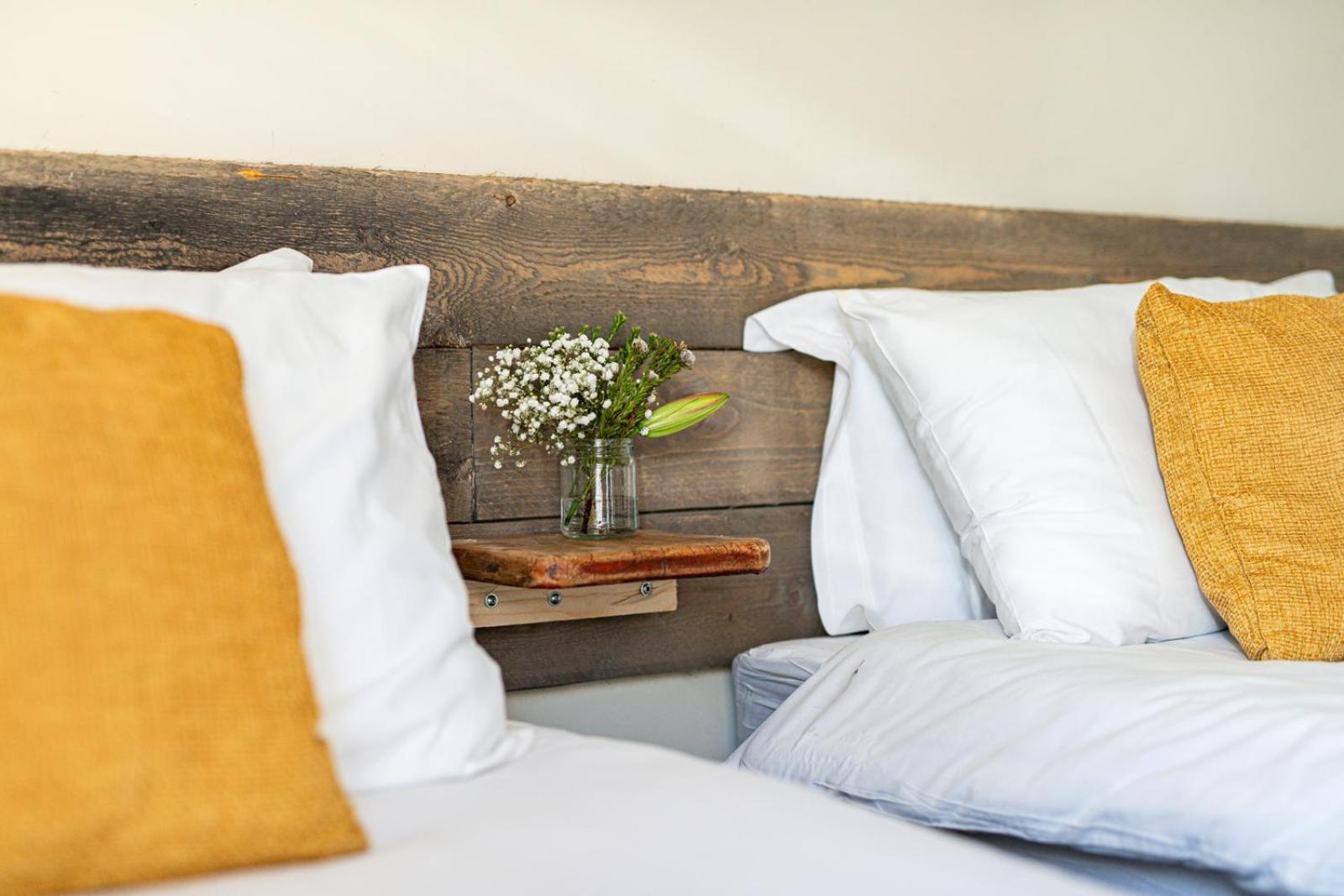 The Pine Including Games Room, Camp Fire & Hot Tub Holiday home Bristol