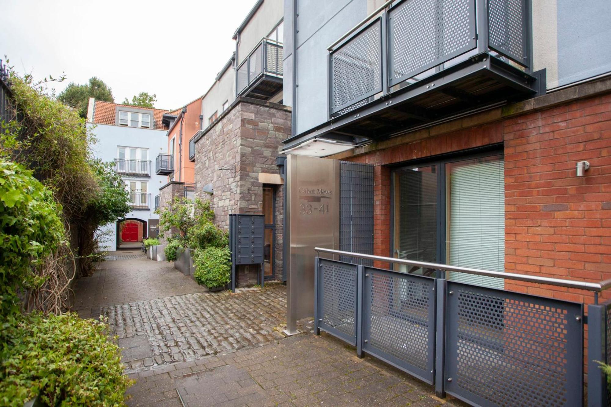 Higgihaus Cabot Mews #36 Fantastic Location Apartment