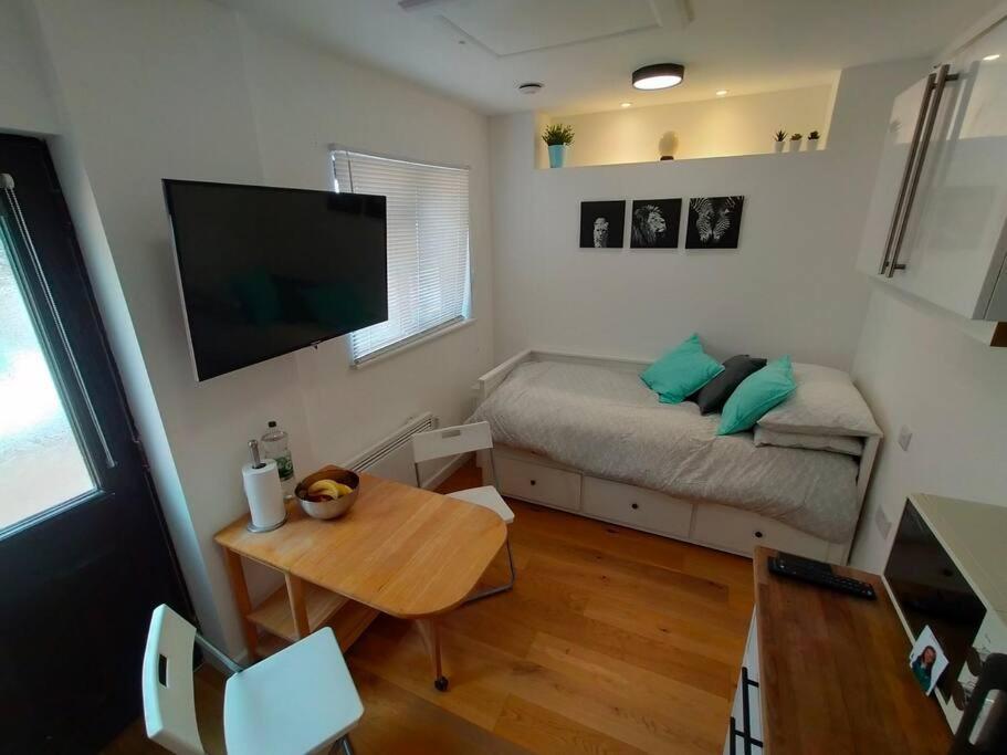 Apartment Private Self Contained Self Catering Flat *