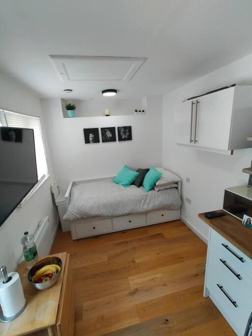 Private Self Contained Self Catering Flat Apartment Bristol