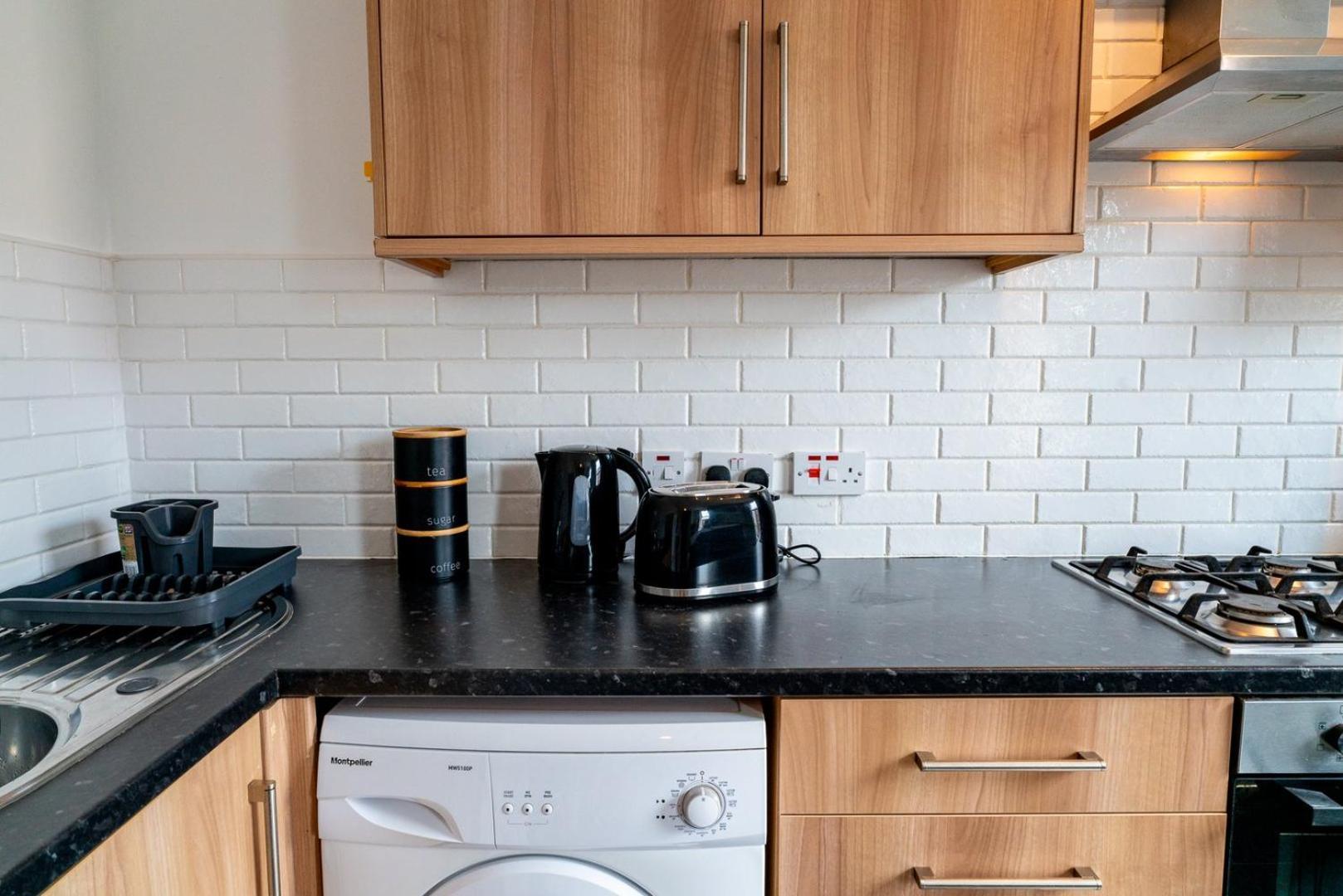 Apartment Cozy Urban | Retreat Modern 1br | Free Parking Bristol