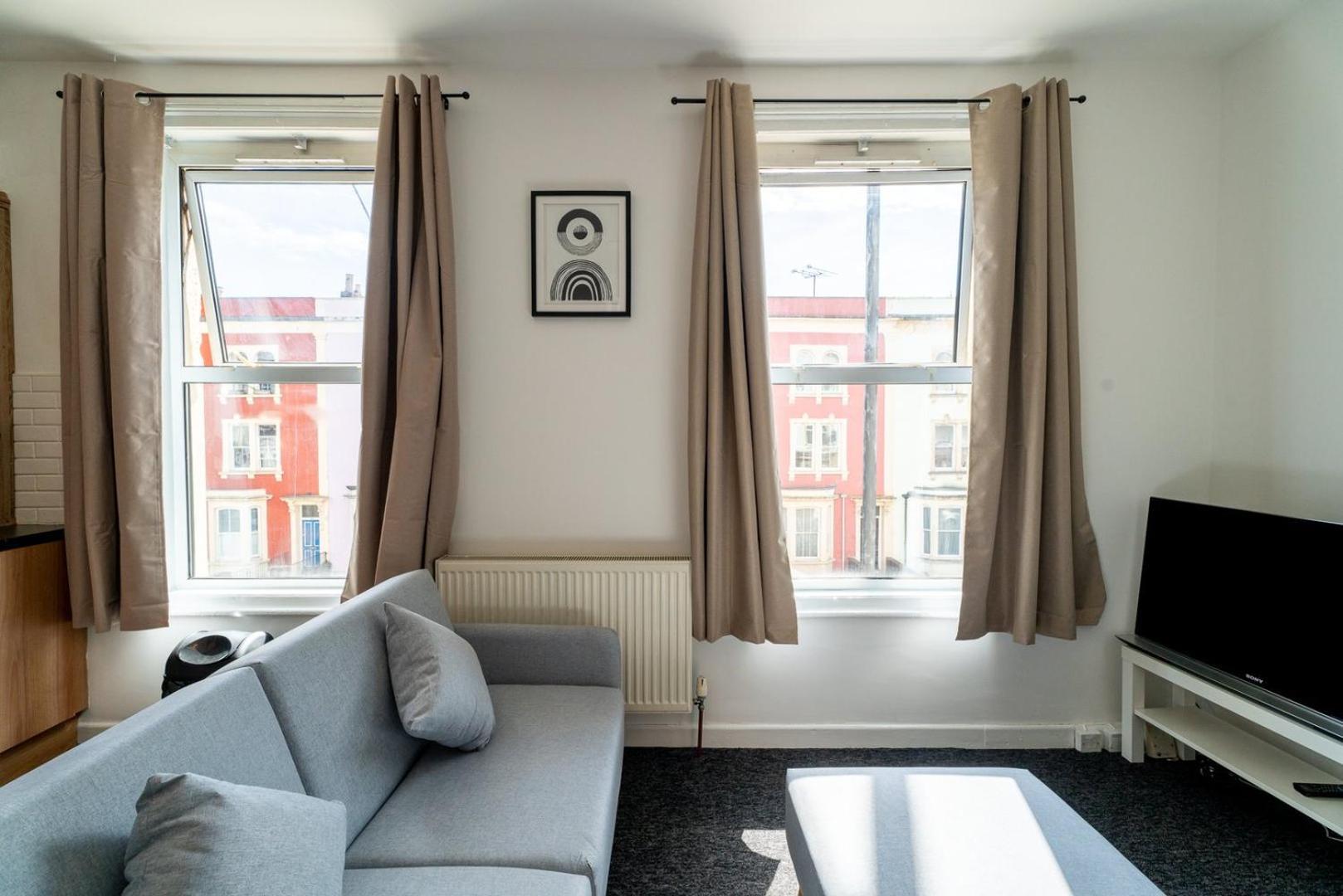 Apartment Cozy Urban | Retreat Modern 1br | Free Parking *