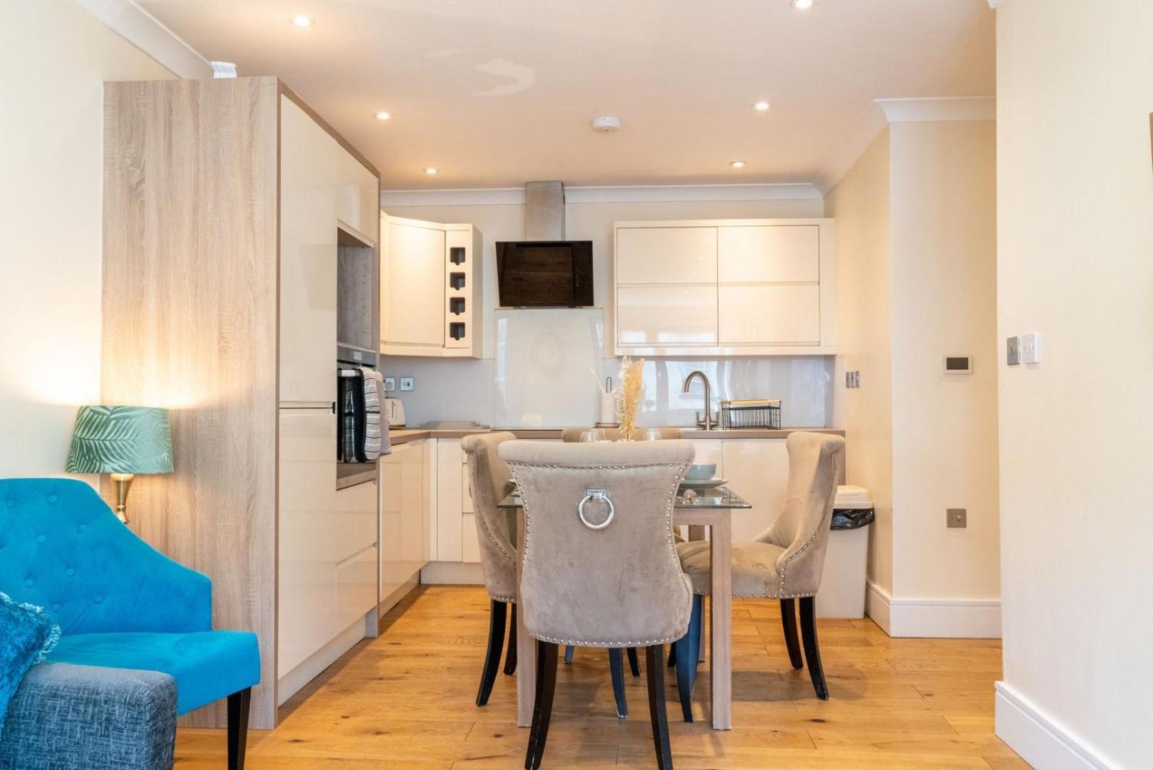 Apartment Vibrant Old 2br - Full Kitchen Wifi *
