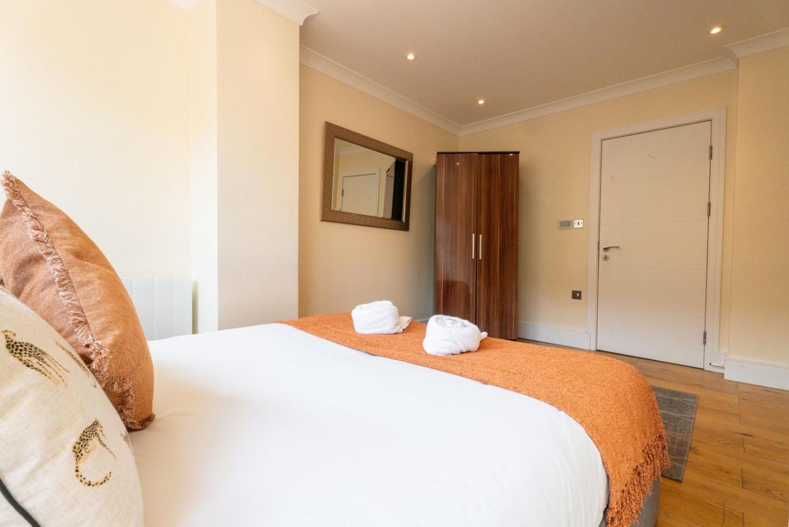 Vibrant Old 2br - Full Kitchen Wifi *