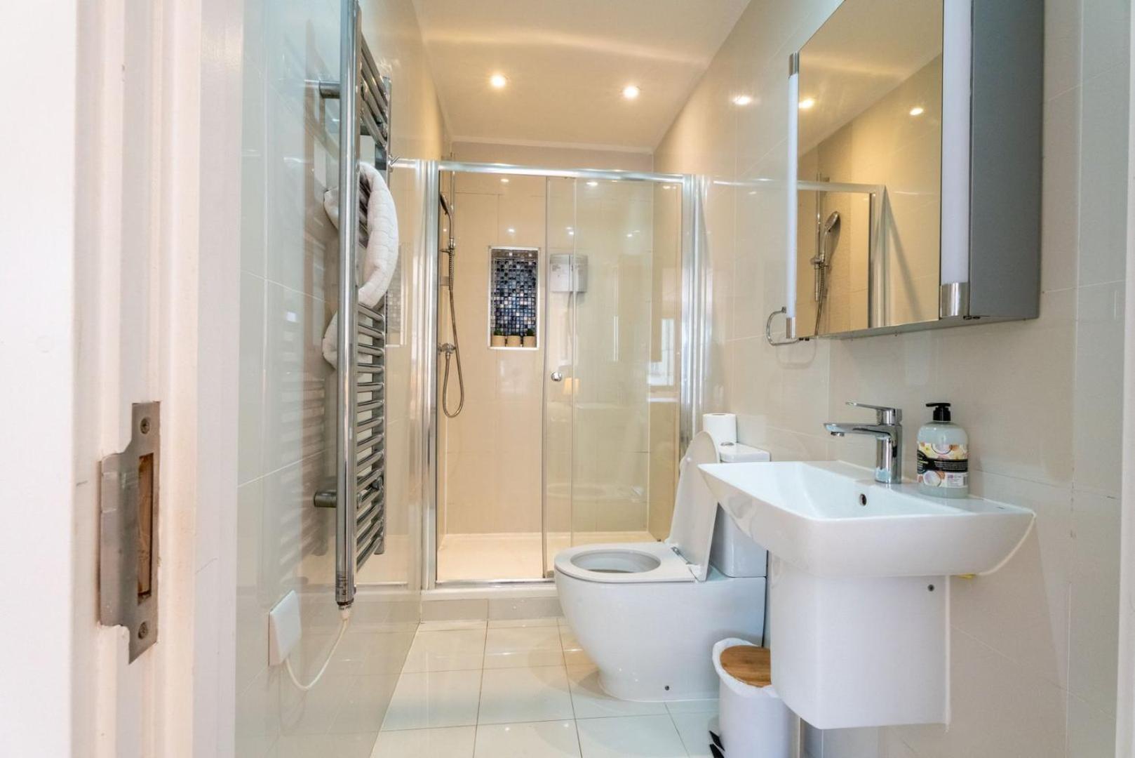 Apartment Vibrant Old 2br - Full Kitchen Wifi