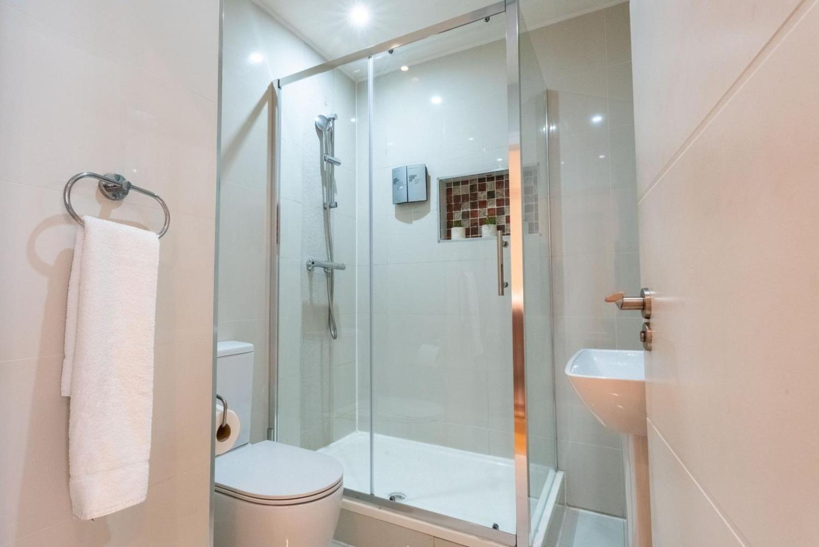 Apartment Vibrant Old 2br - Full Kitchen Wifi