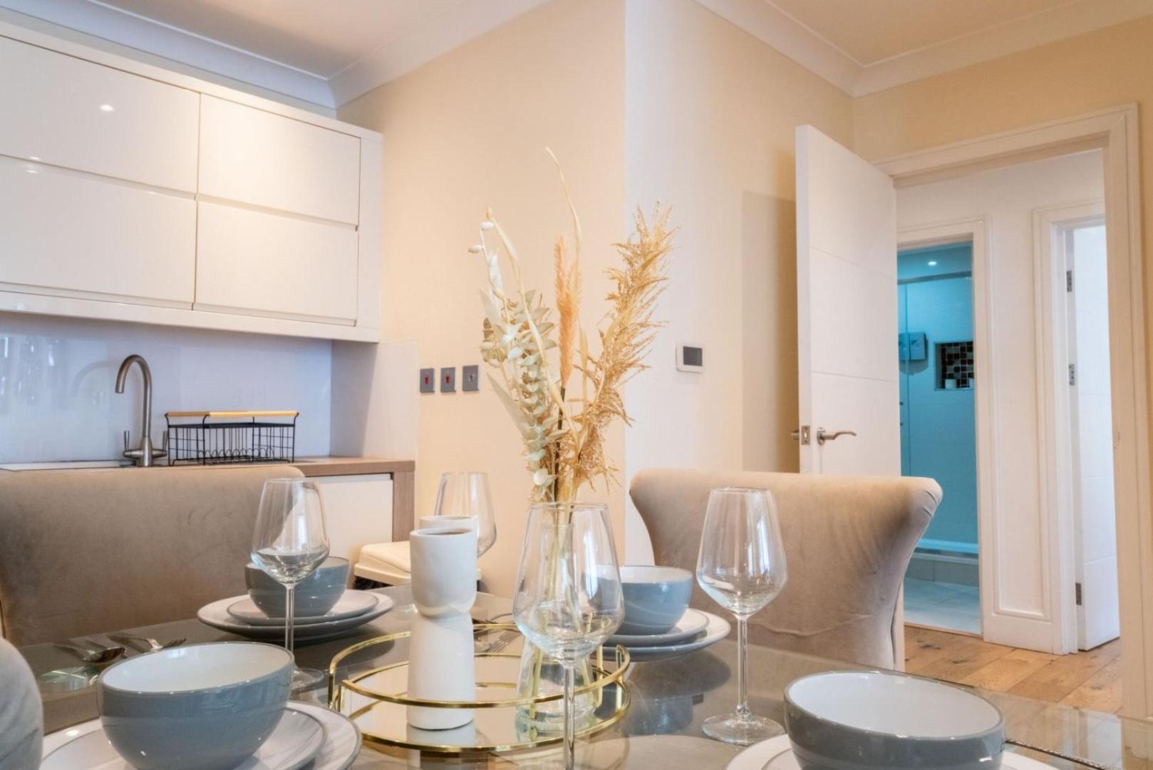 Vibrant Old 2br - Full Kitchen Wifi Apartment