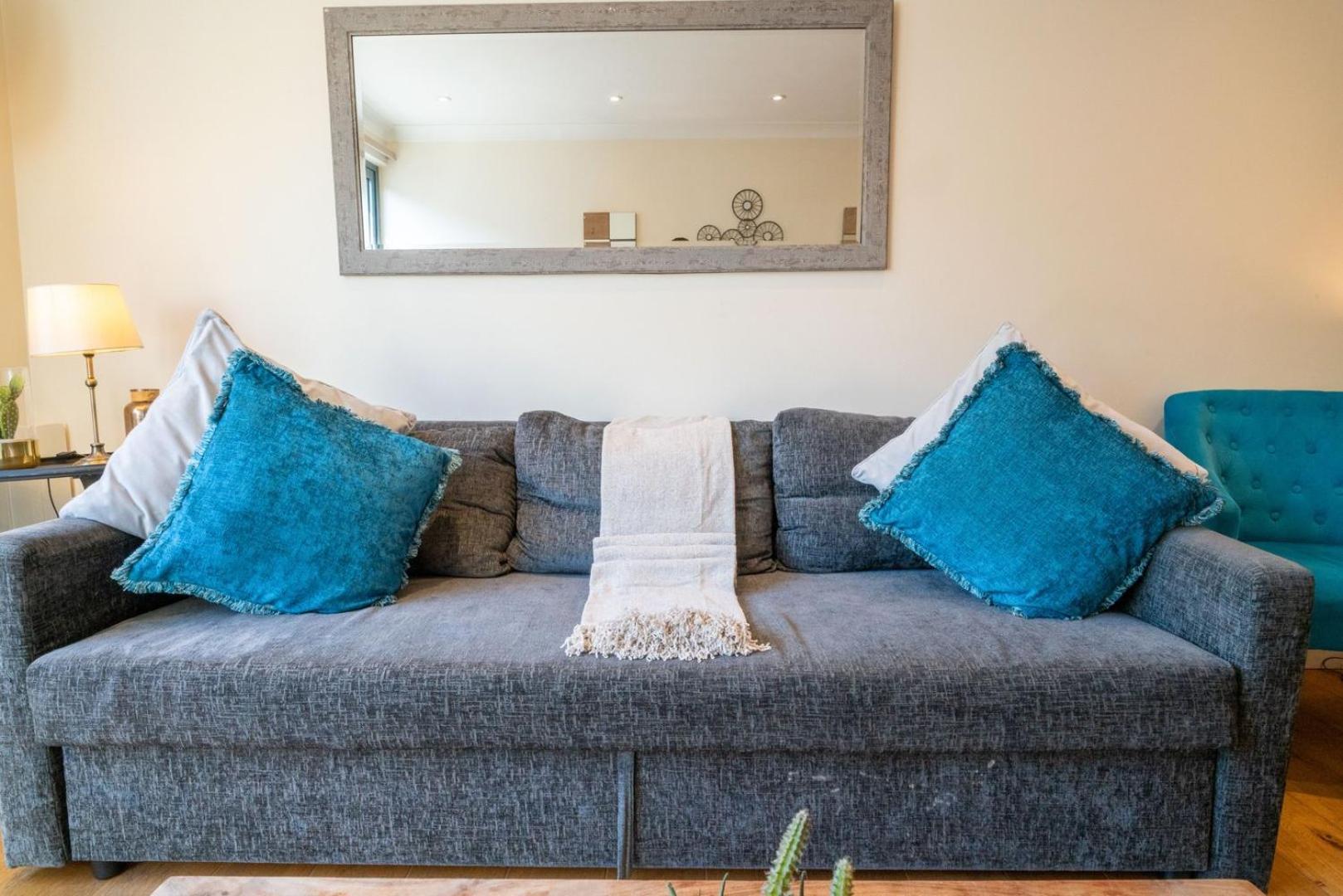 Apartment Vibrant Old 2br - Full Kitchen Wifi