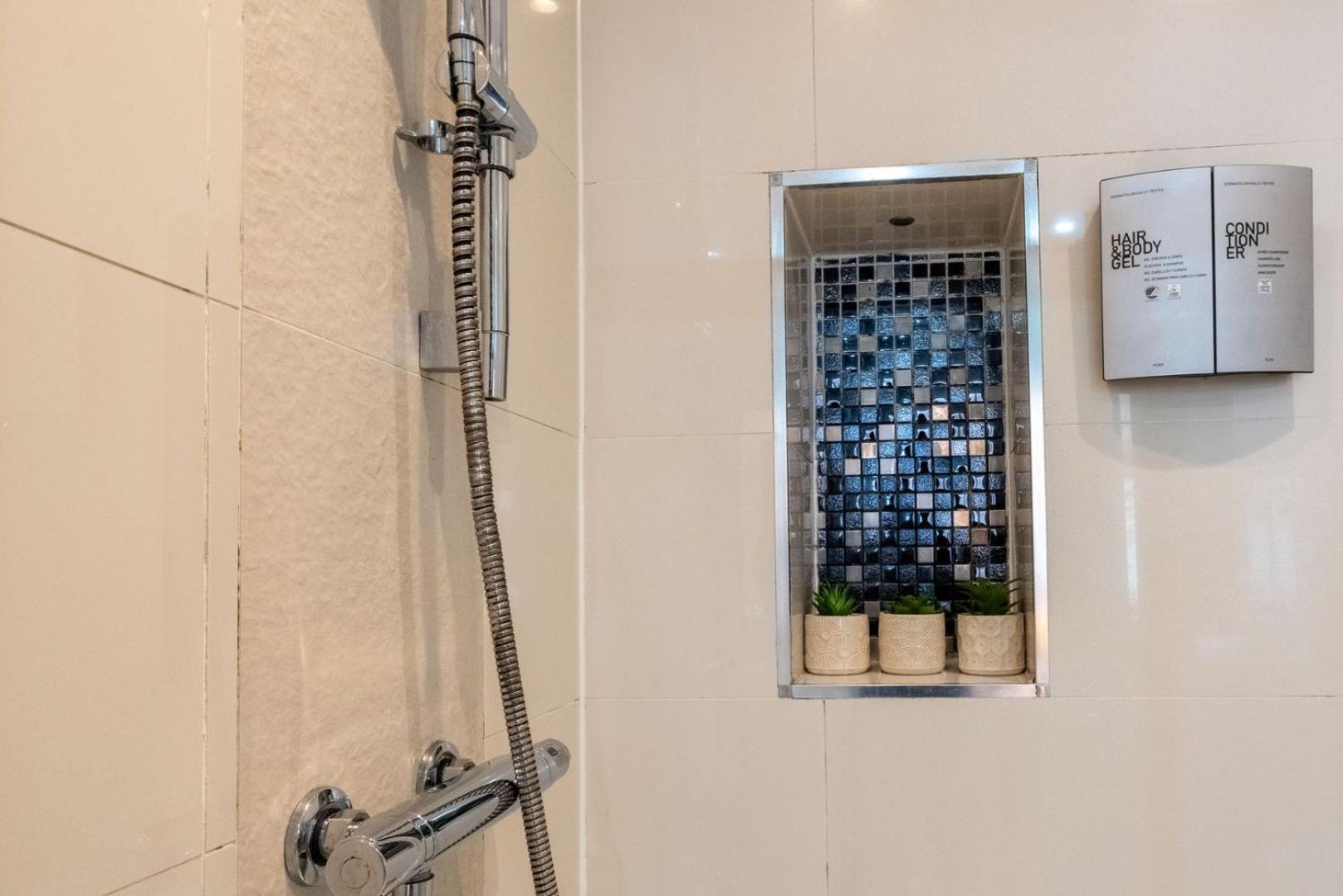 Vibrant Old 2br - Full Kitchen Wifi Apartment