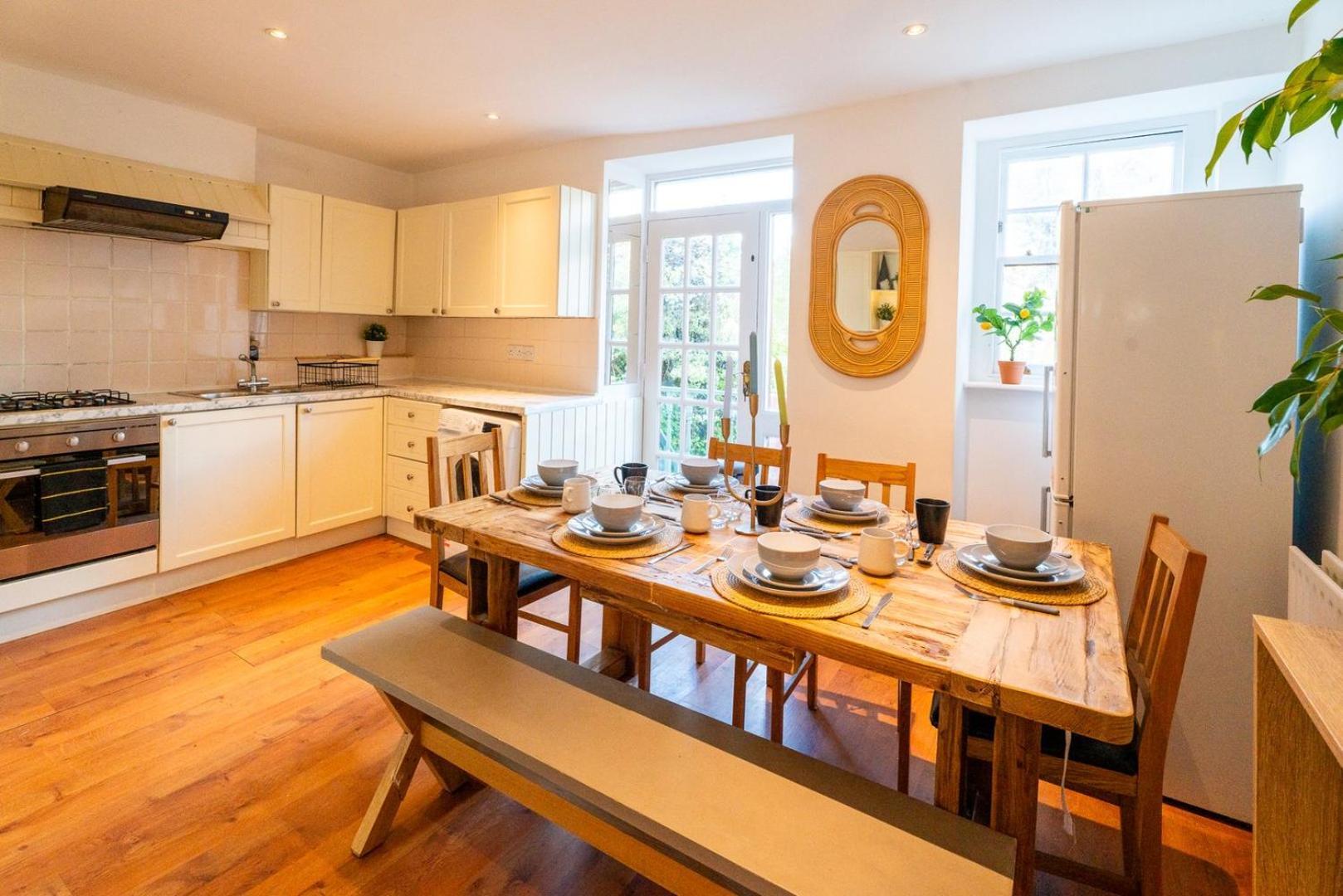 Guest house Cohost Partners | 4br/2ba | Free Parking | Wifi