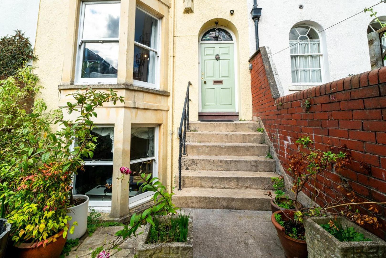 Guest house Cohost Partners | 4br/2ba | Free Parking | Wifi *