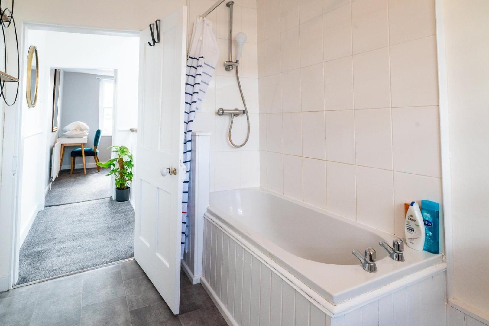 Cohost Partners | 4br/2ba | Free Parking | Wifi Guest house *