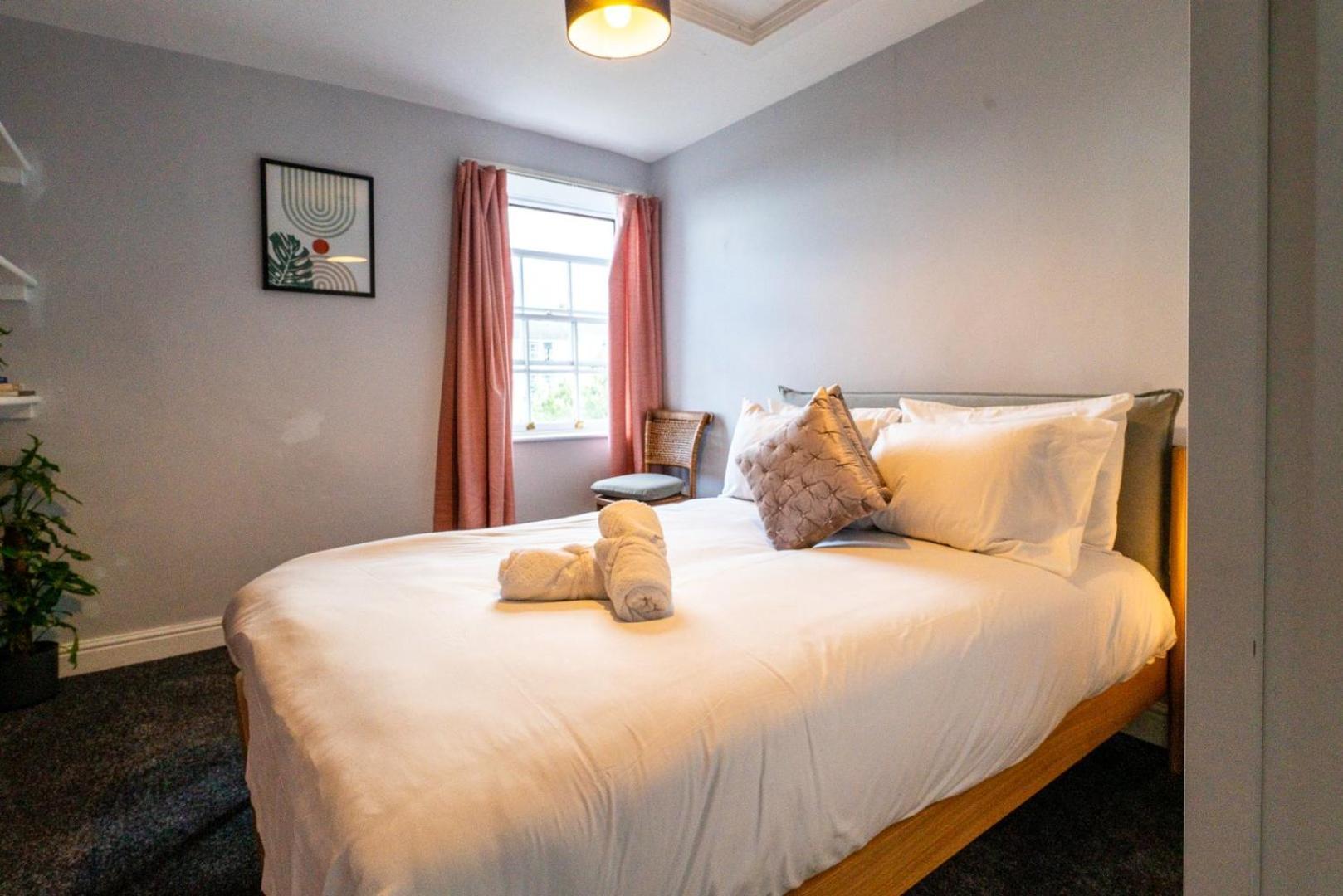 Guest house Cohost Partners | 4br/2ba | Free Parking | Wifi Bristol