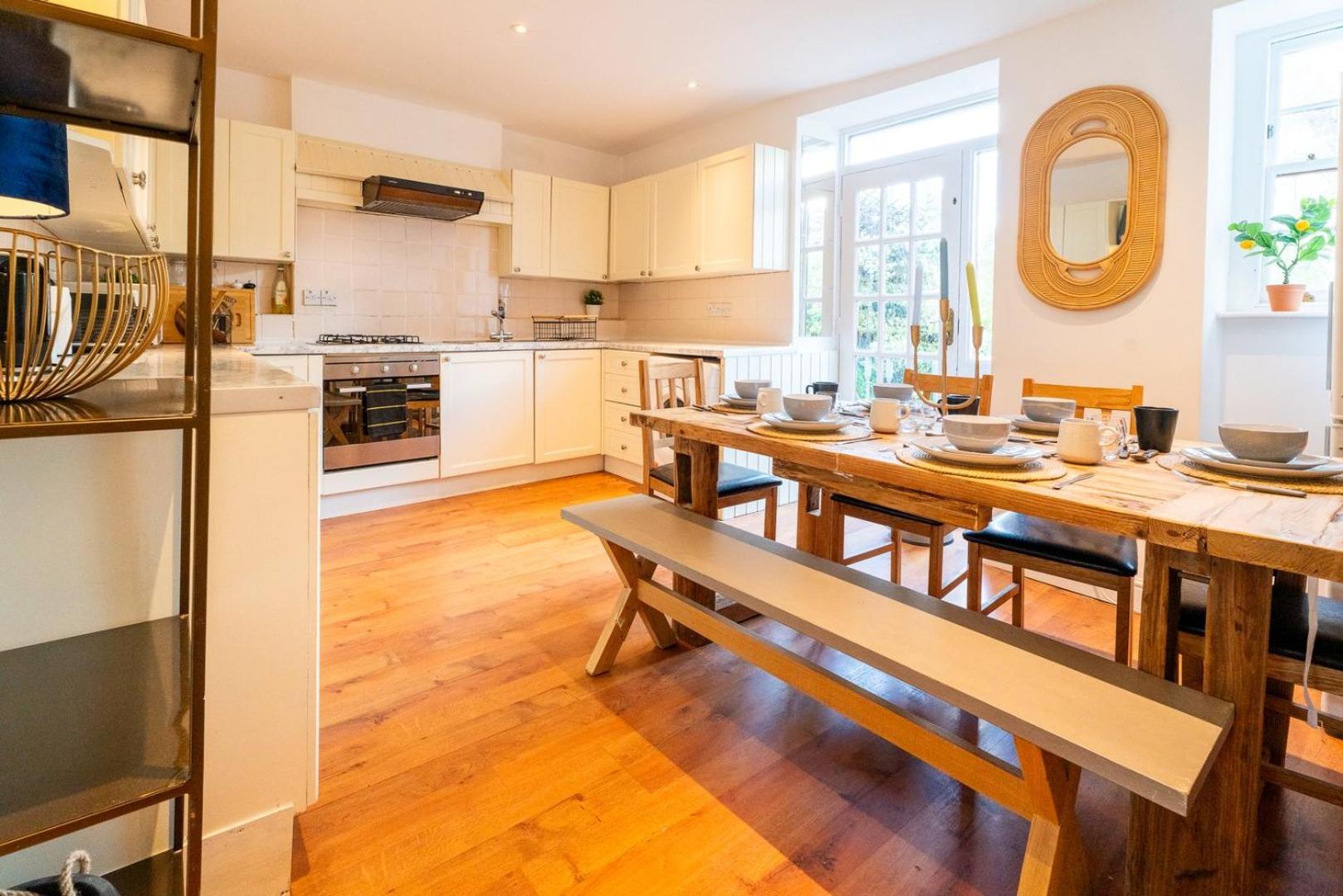 Cohost Partners | 4br/2ba | Free Parking | Wifi Guest house