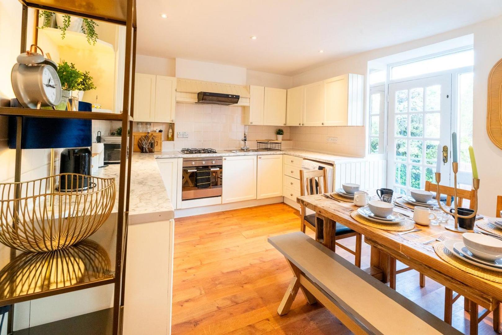Cohost Partners | 4br/2ba | Free Parking | Wifi Bristol