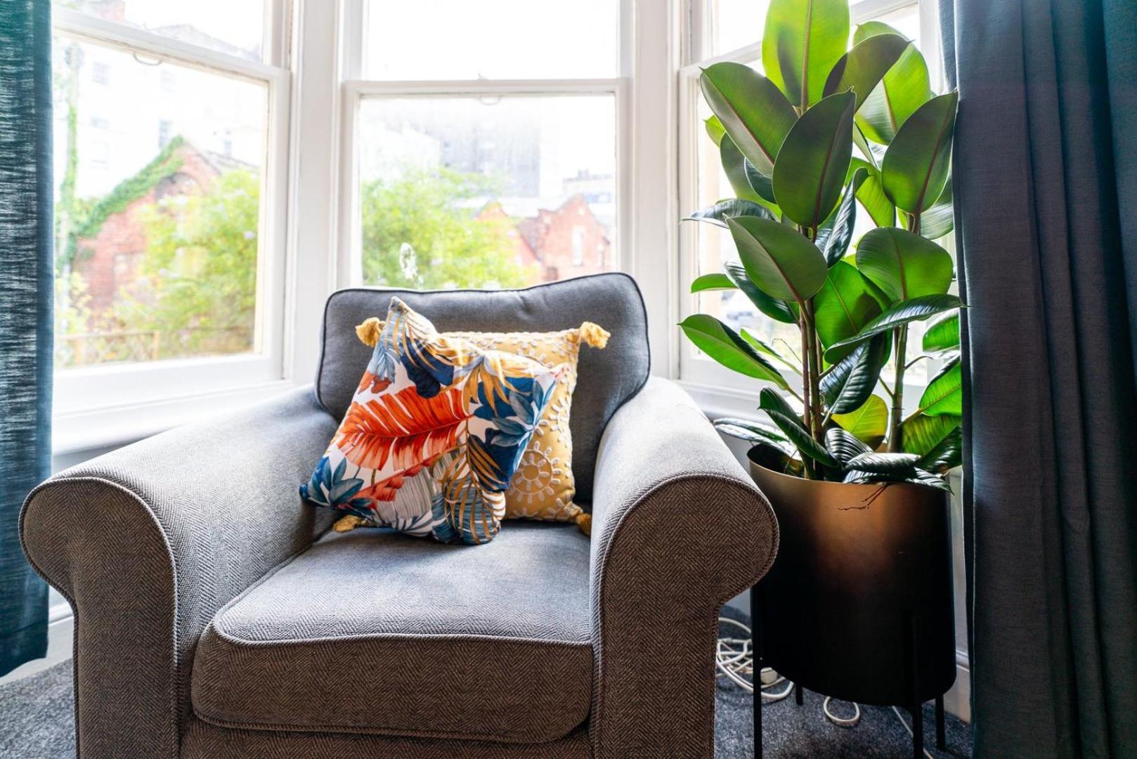 Guest house Cohost Partners | 4br/2ba | Free Parking | Wifi