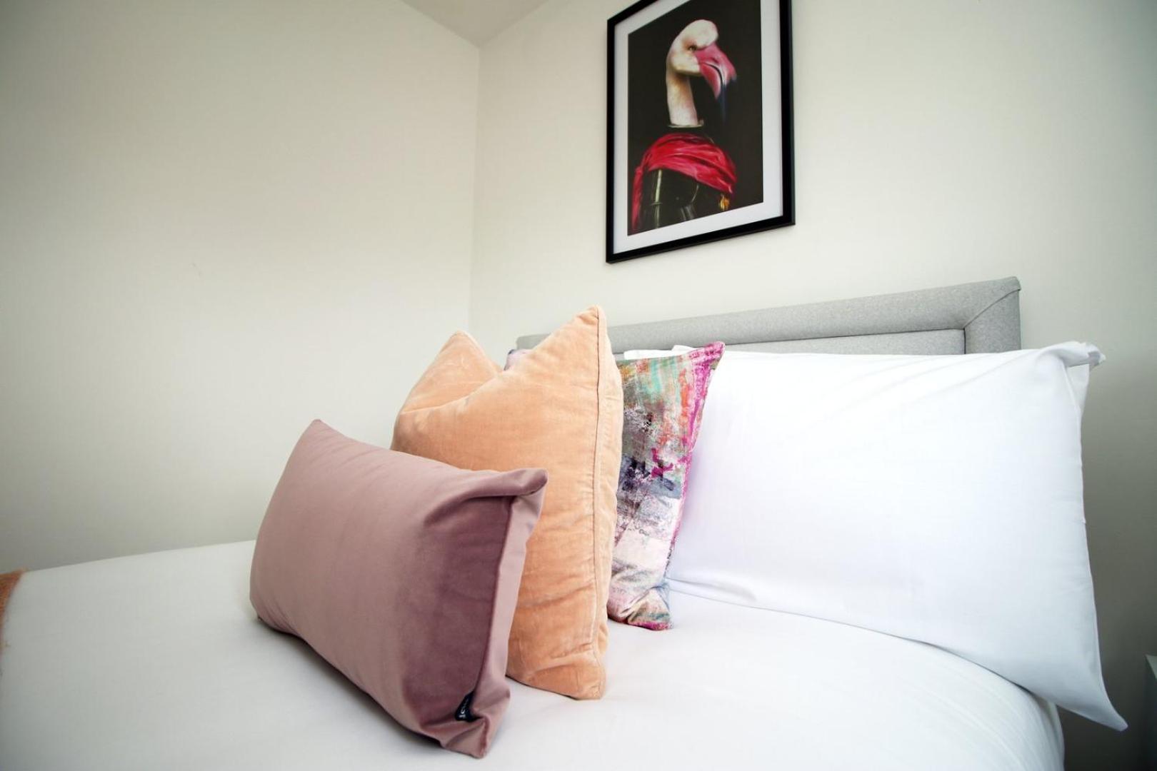 4 Bedroom With Free On Street Parking Guest house *