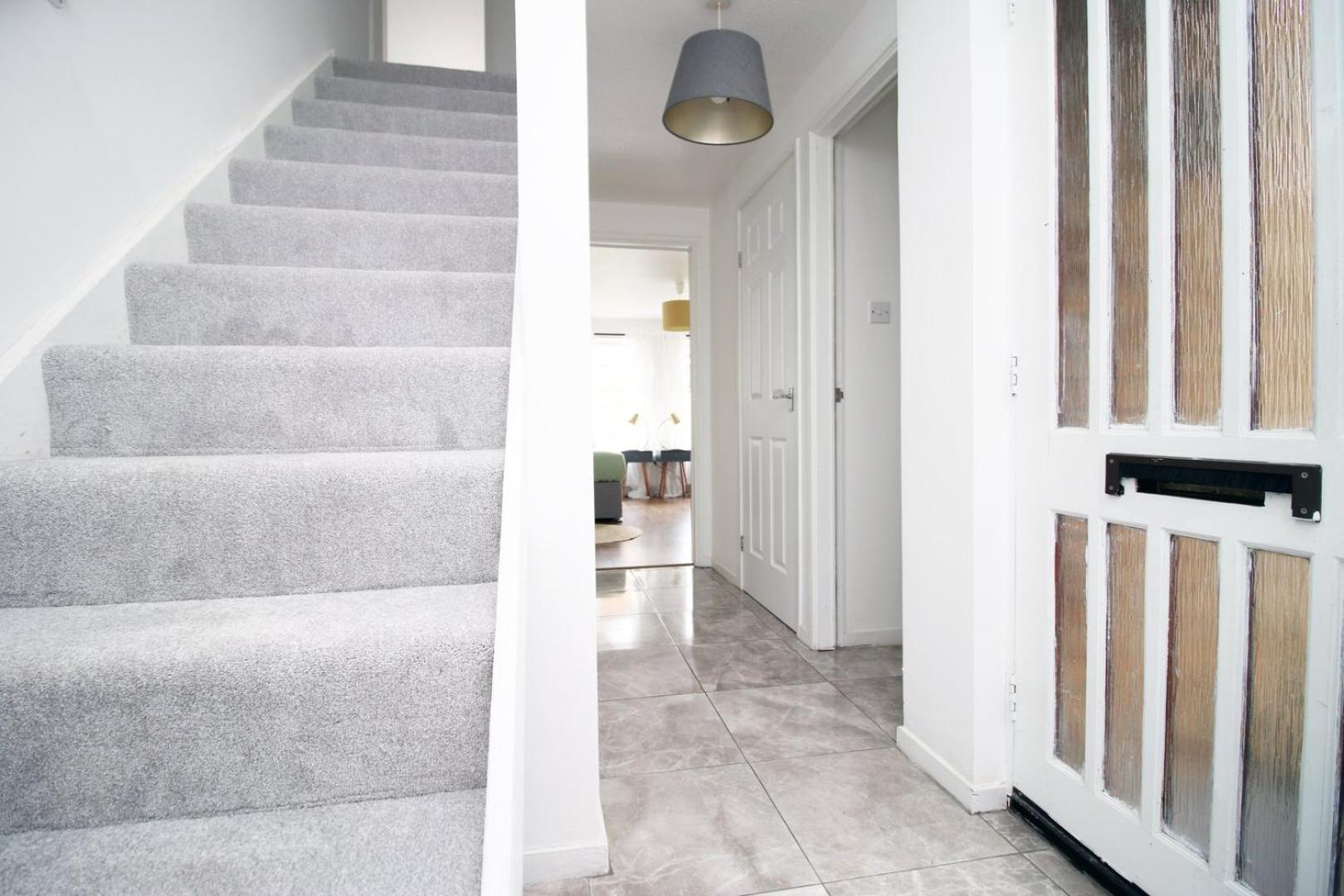 4 Bedroom With Free On Street Parking Guest house *