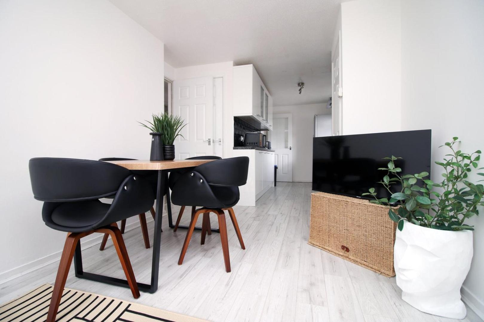 Guest house 4 Bedroom With Free On Street Parking Bristol