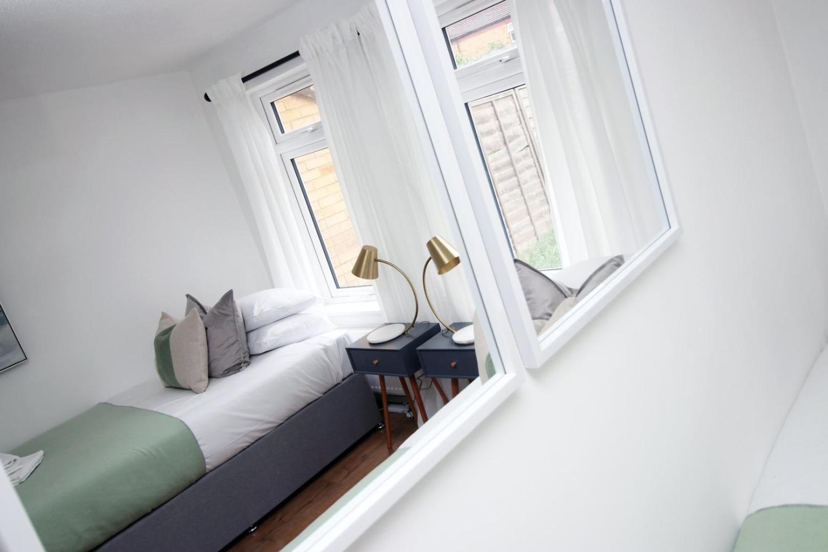 4 Bedroom With Free On Street Parking *