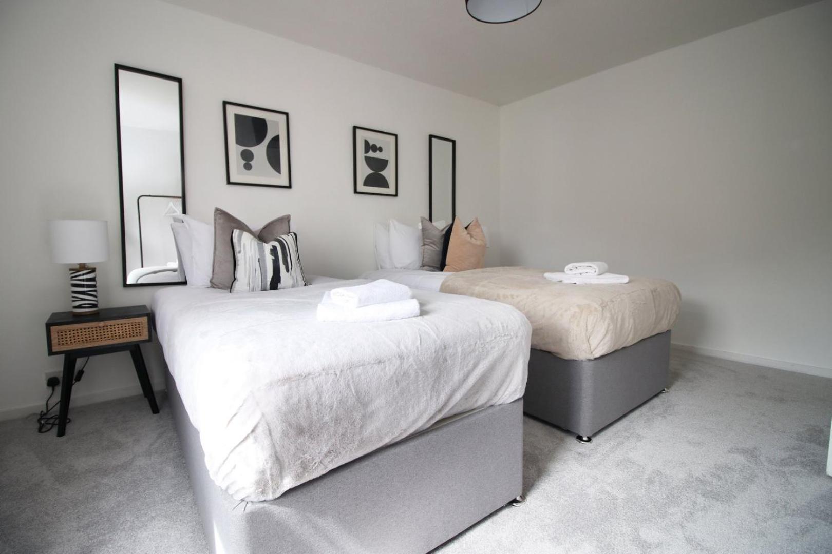 4 Bedroom With Free On Street Parking Guest house *