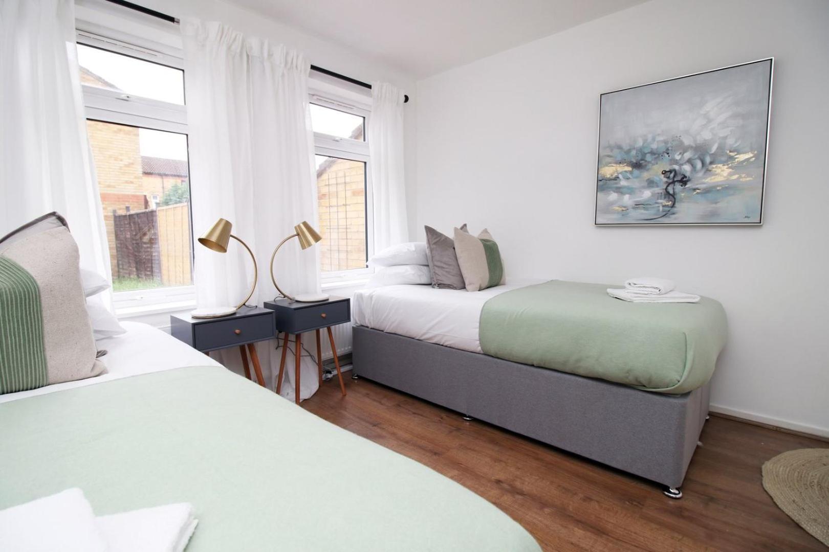 4 Bedroom With Free On Street Parking