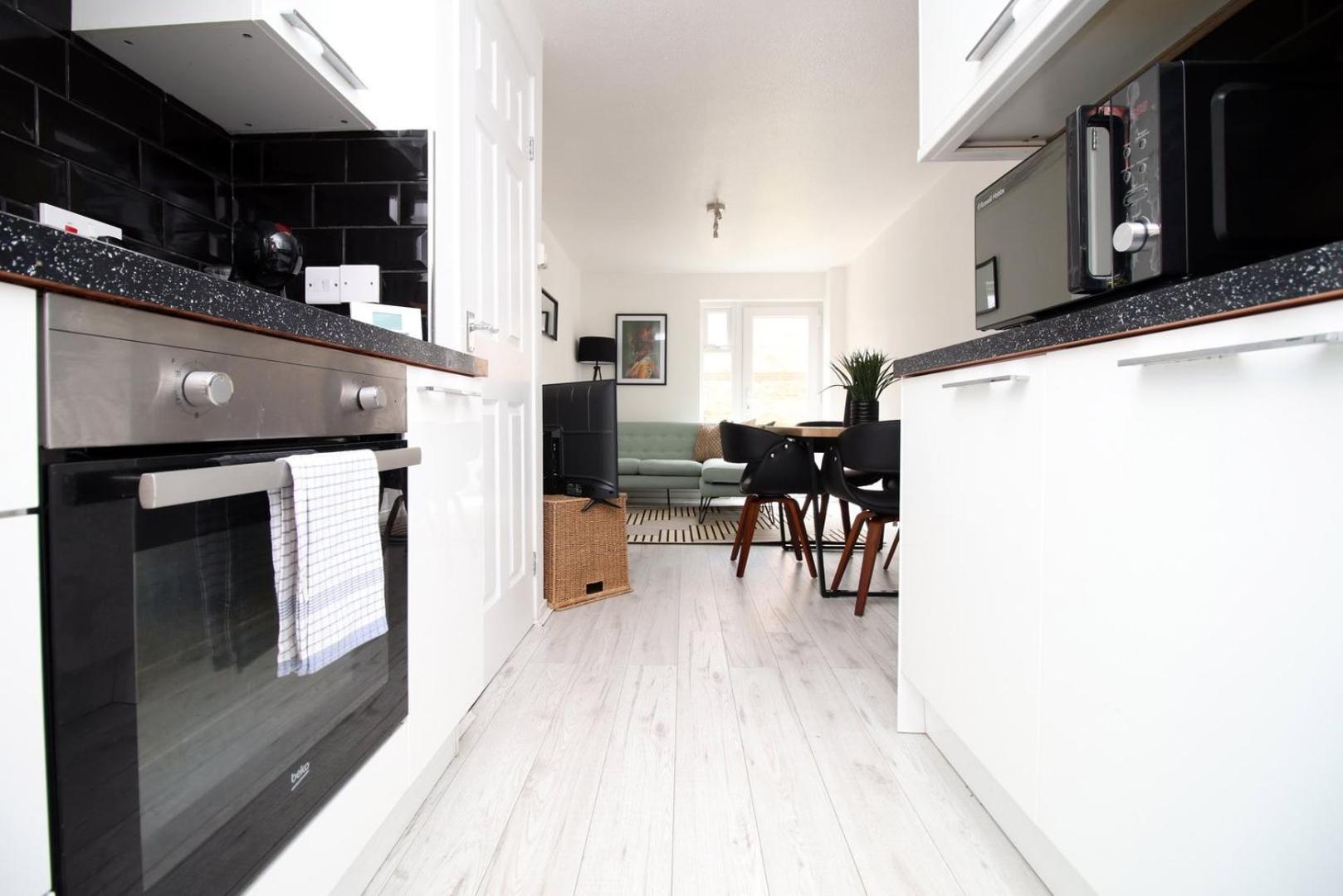 4 Bedroom With Free On Street Parking Bristol