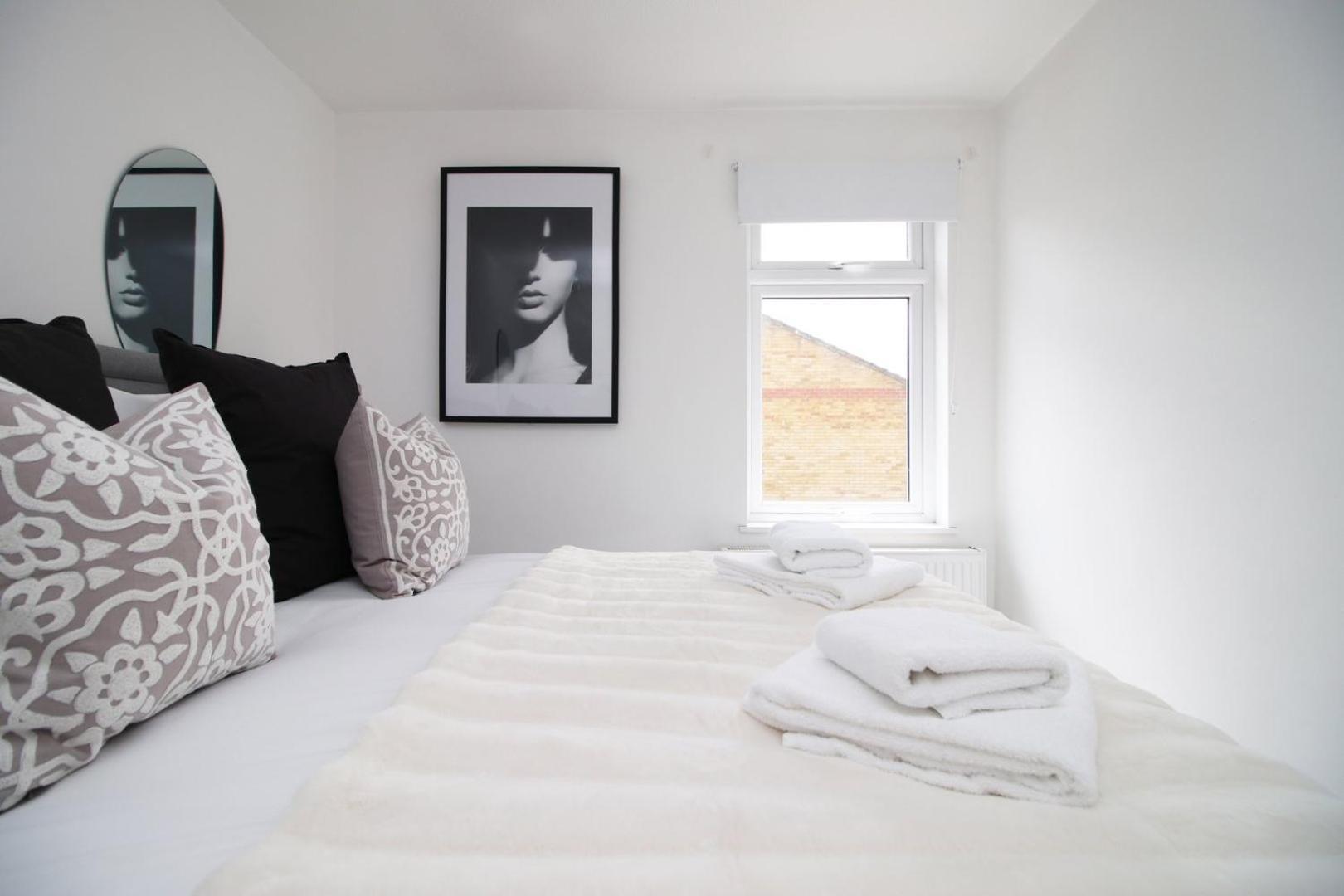 4 Bedroom With Free On Street Parking