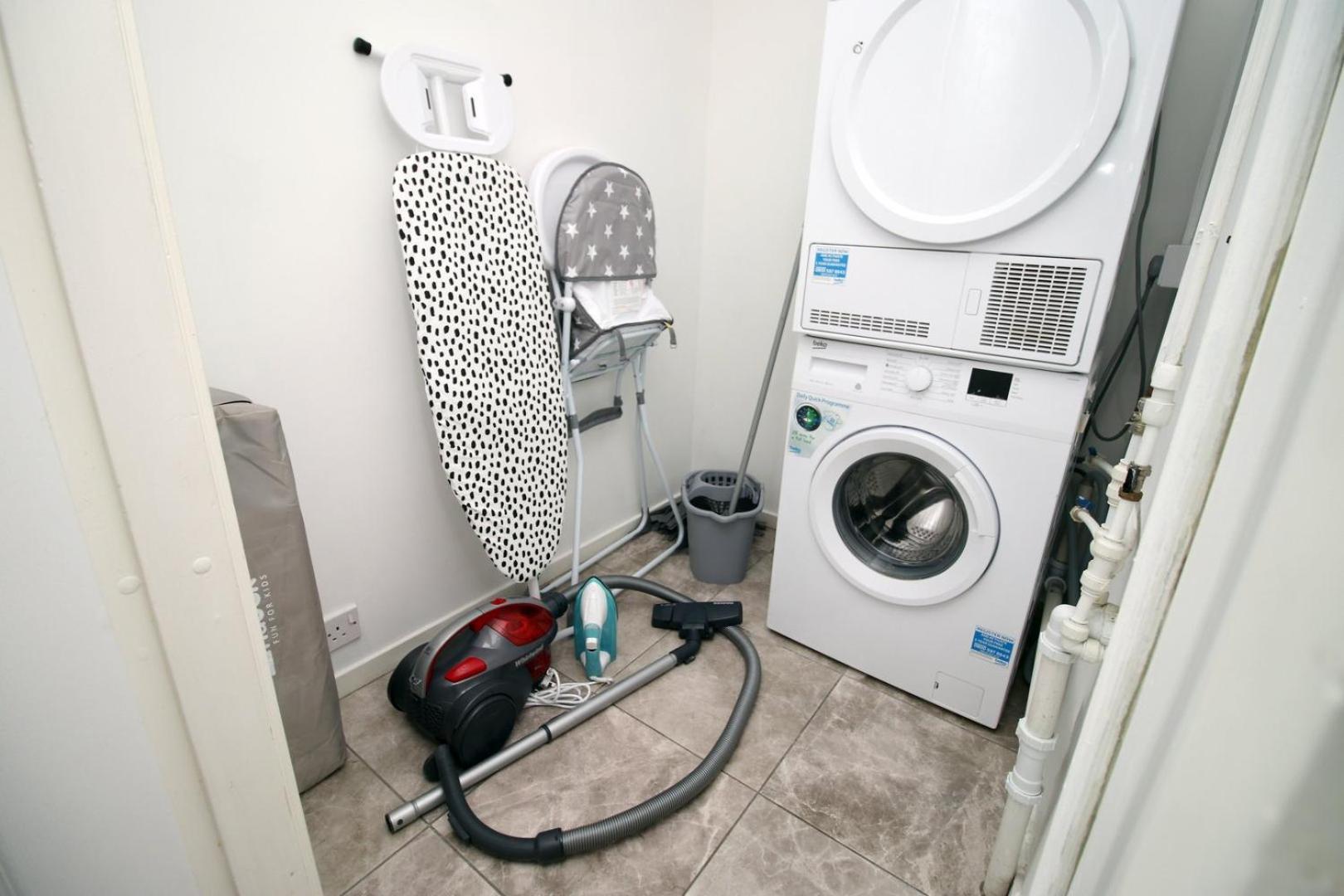 4 Bedroom With Free On Street Parking