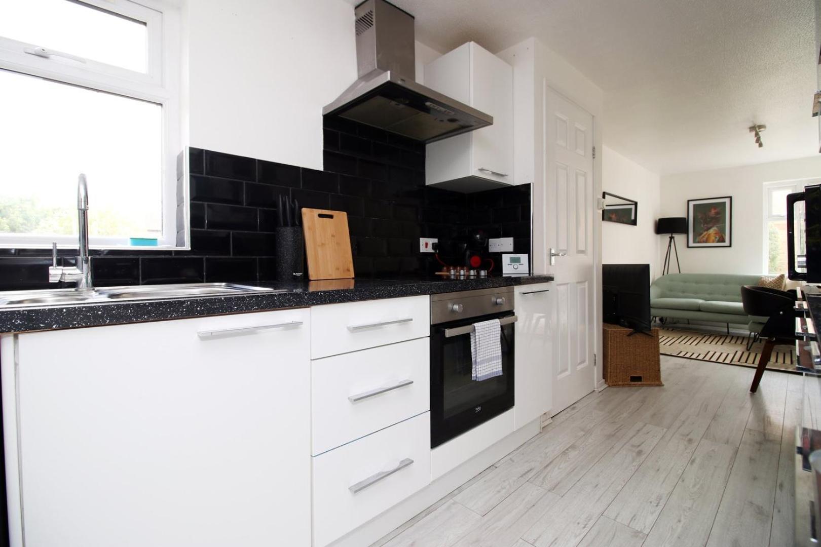 Guest house 4 Bedroom With Free On Street Parking Bristol