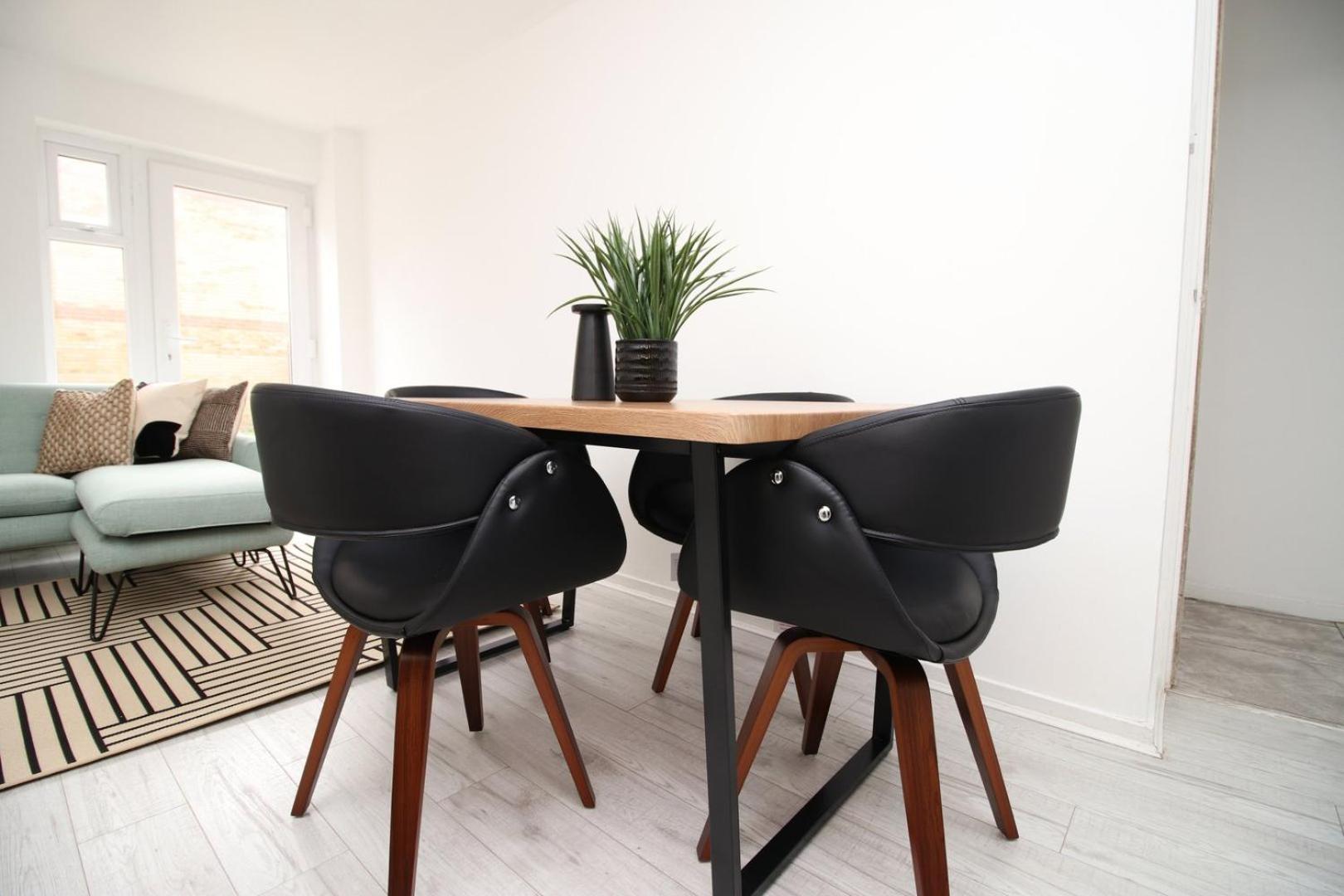 4 Bedroom With Free On Street Parking
