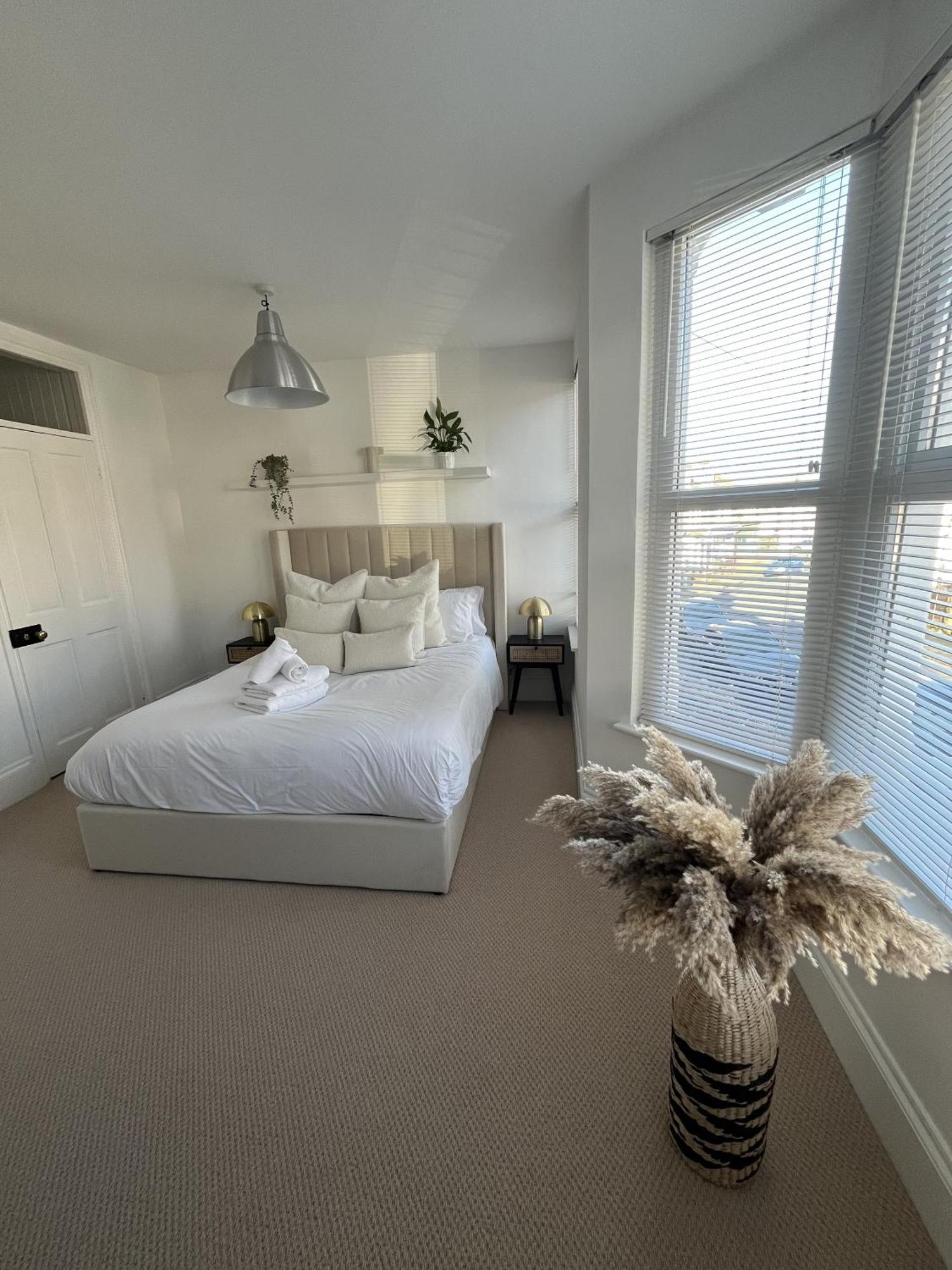 Restored Victorian With Private Garden *