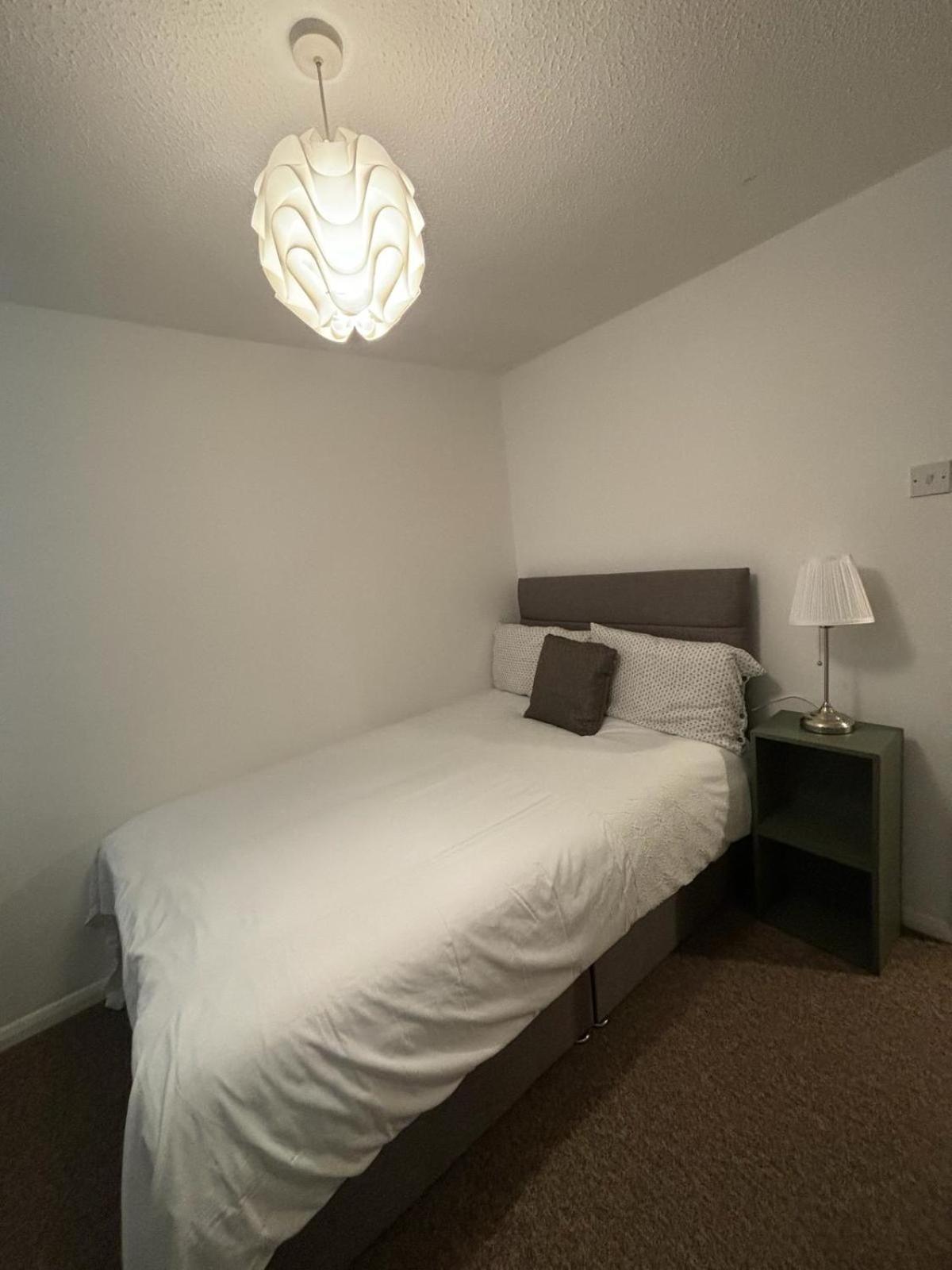 One Bedroom Flat And Spare Bed