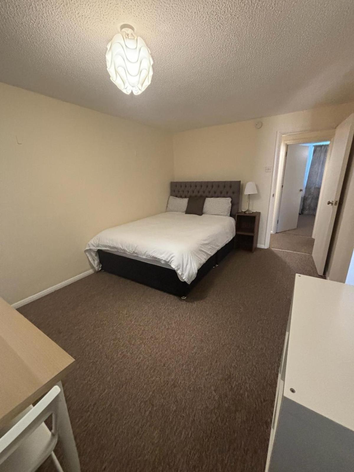 One Bedroom Flat And Spare Bed * Bristol