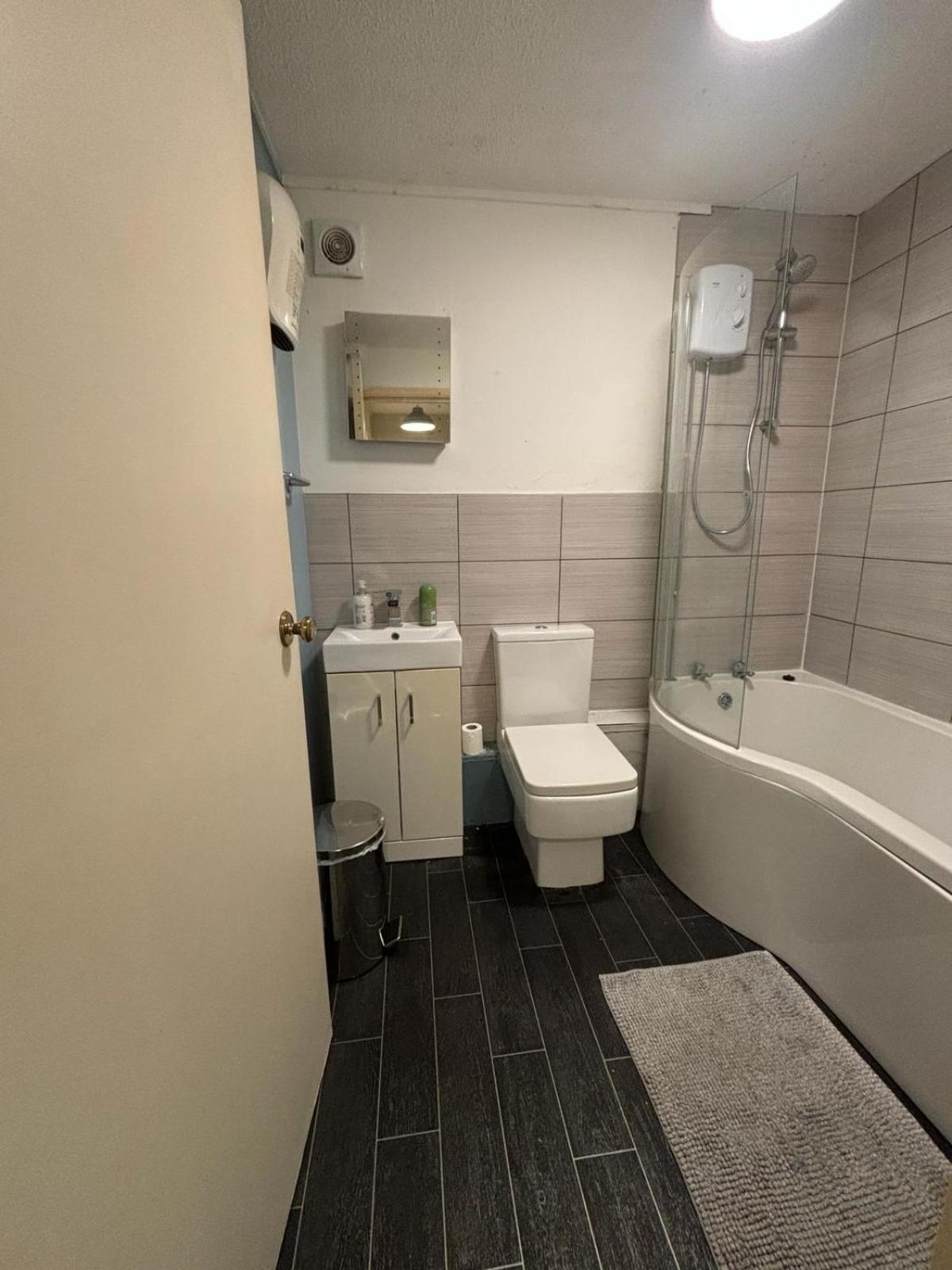Apartment One Bedroom Flat And Spare Bed