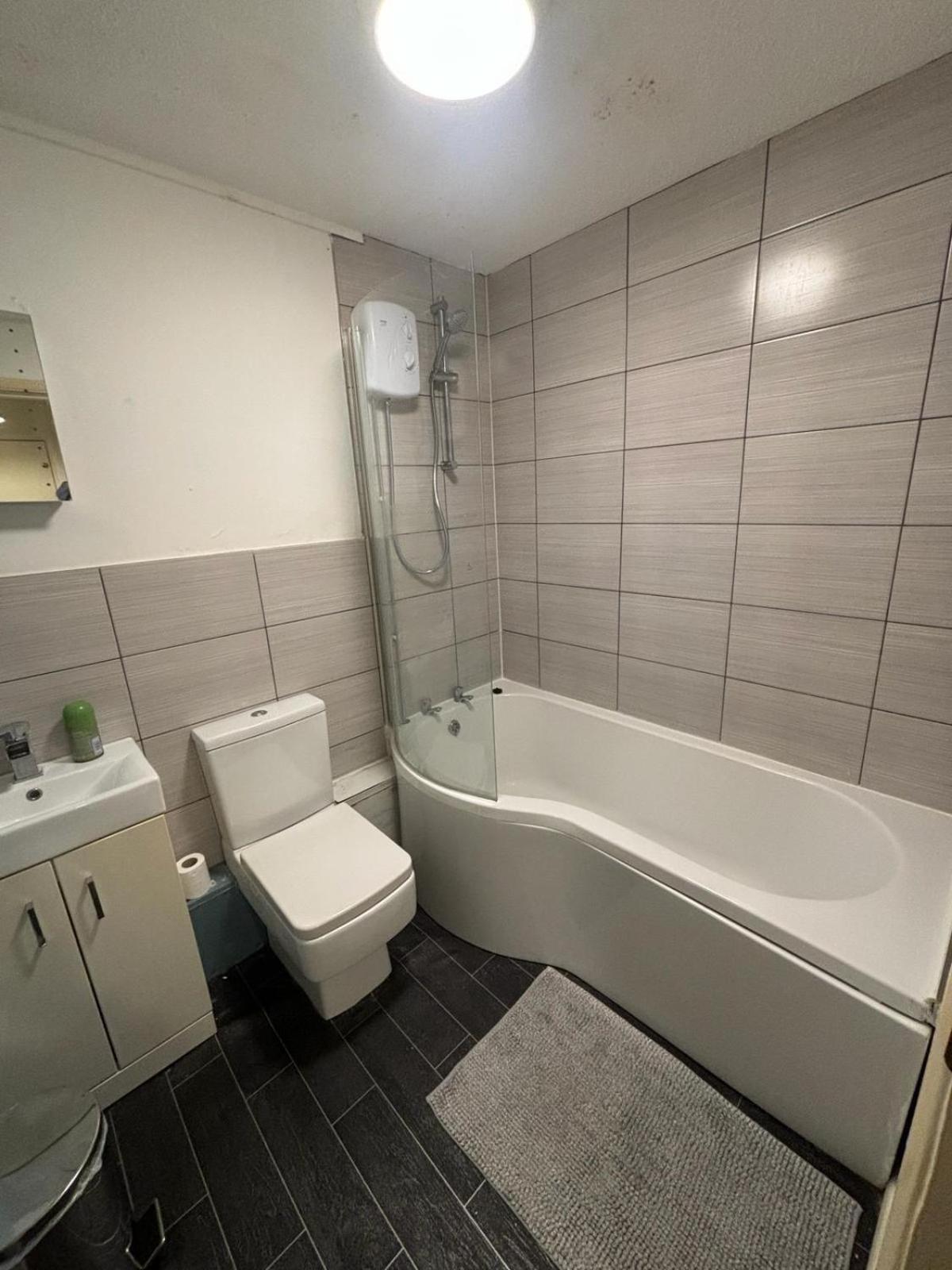 One Bedroom Flat And Spare Bed Bristol