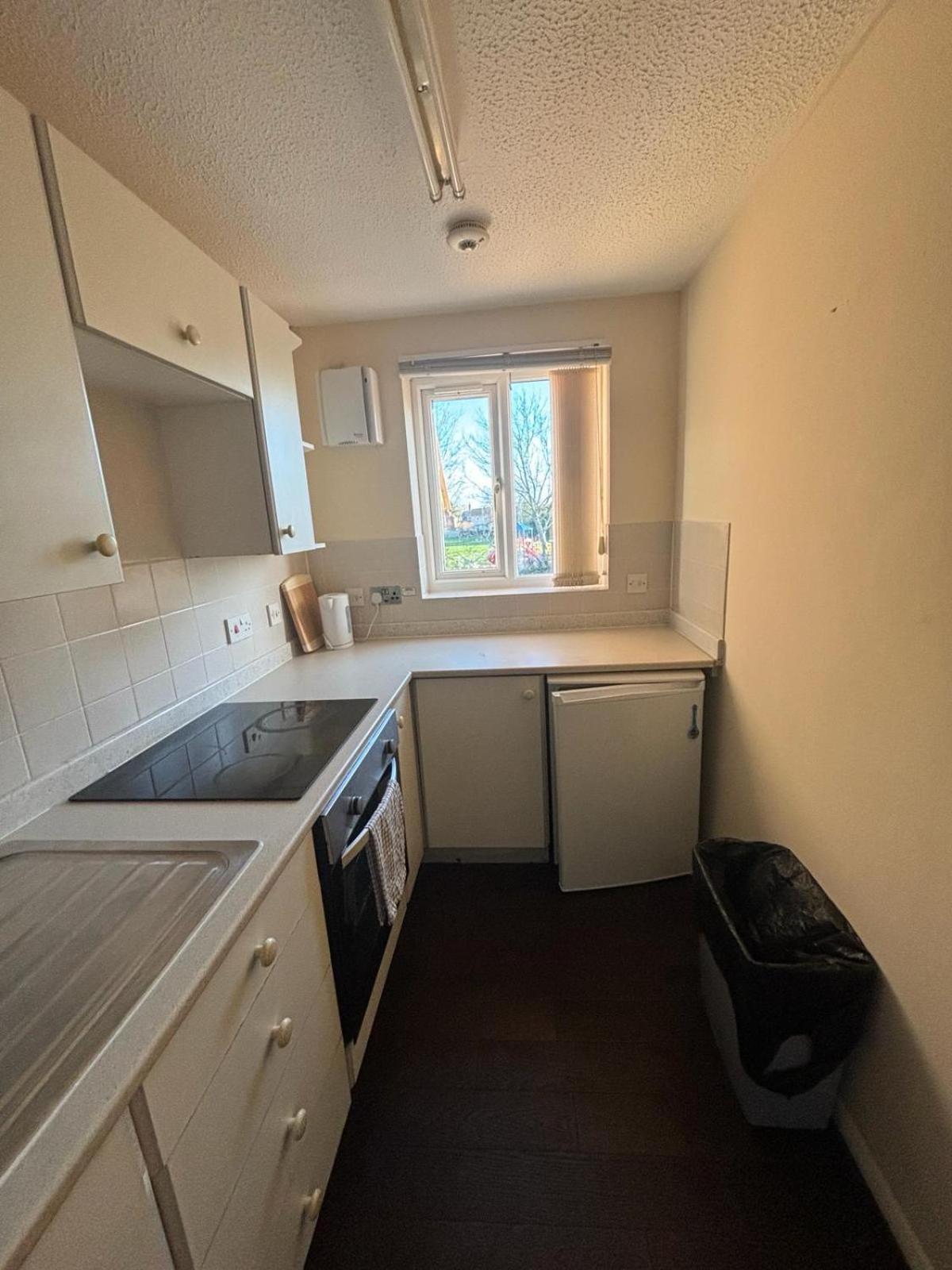 One Bedroom Flat And Spare Bed * Bristol