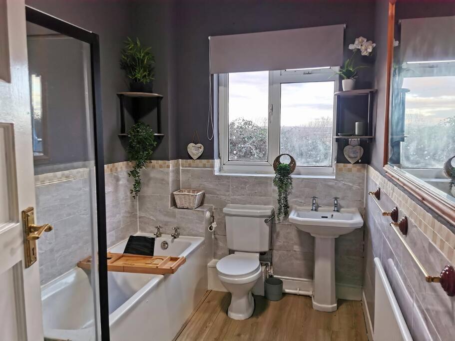 4 Bedroom Country Bristol