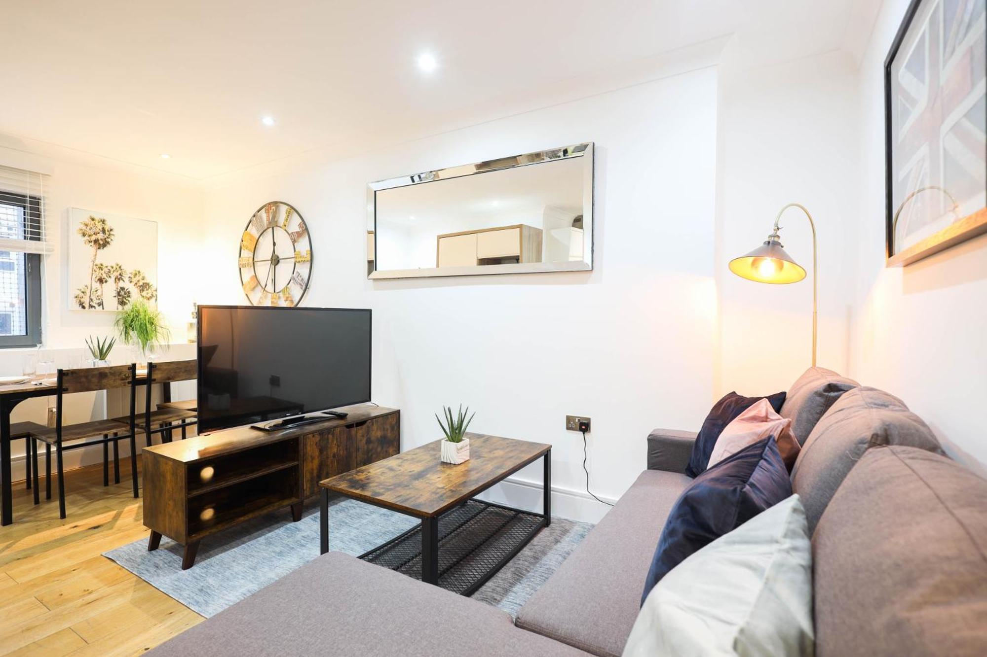 Centre, Spacious, Ensuite, Smart Tv, Sofa Bed *