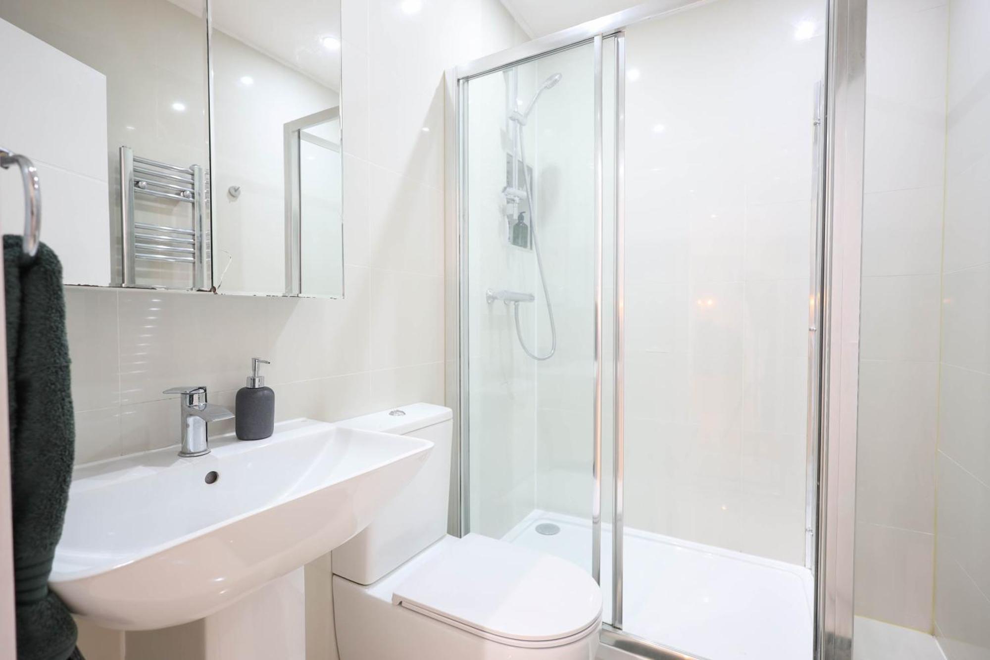 Apartment Centre, Spacious, Ensuite, Smart Tv, Sofa Bed *